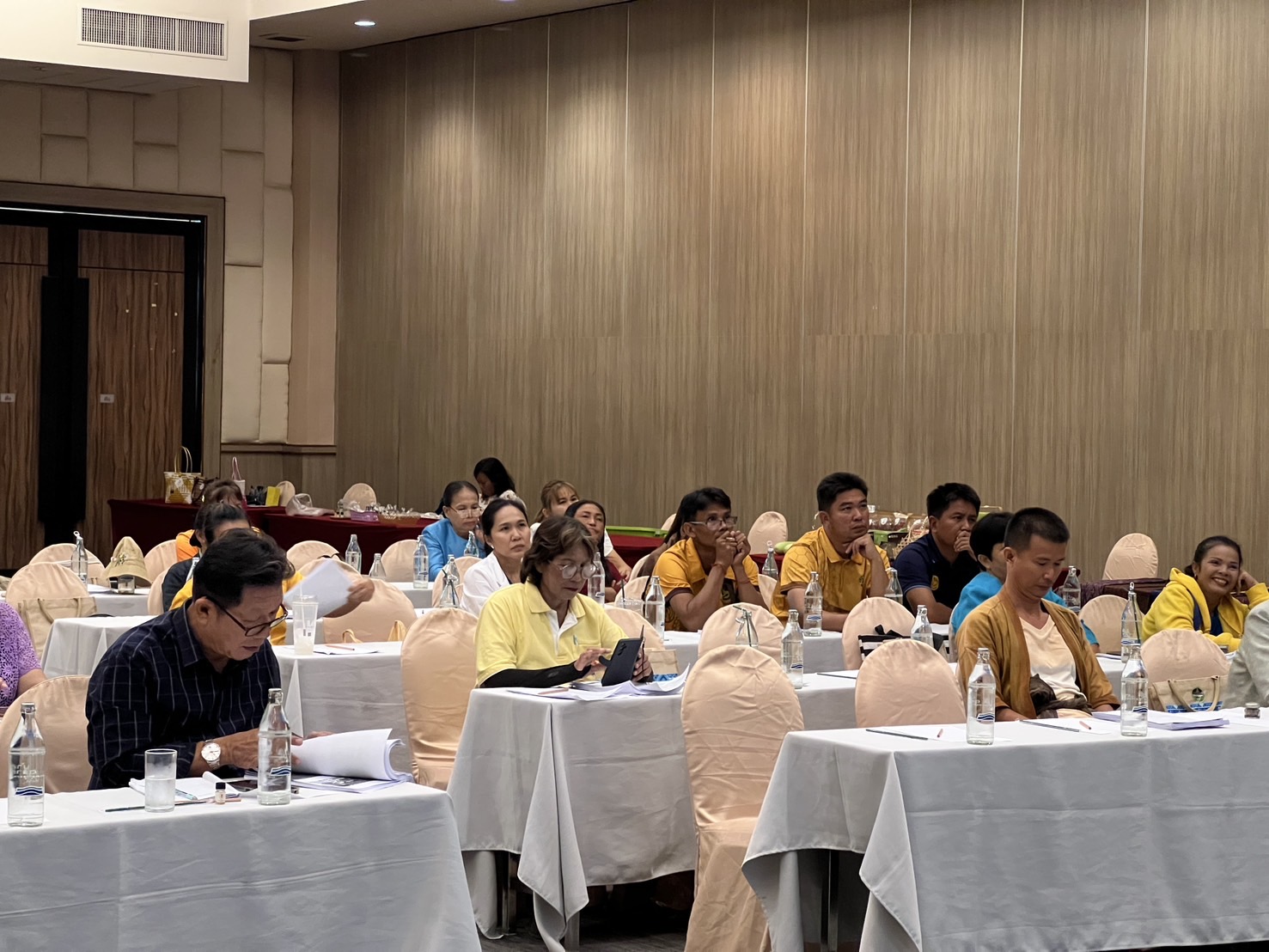 พช.ขอนแก่น : ดำเนินโครงการพัฒนายกระดับผลิตภัณฑ์ OTOP และส่งเสริมการตลาดเชิงรุก กิจกรรมฝึกอบรมเชิงปฏิบัติการพัฒนาศักยภาพผู้ผลิต ผู้ประกอบการ OTOP สู่การตลาดออนไลน์
