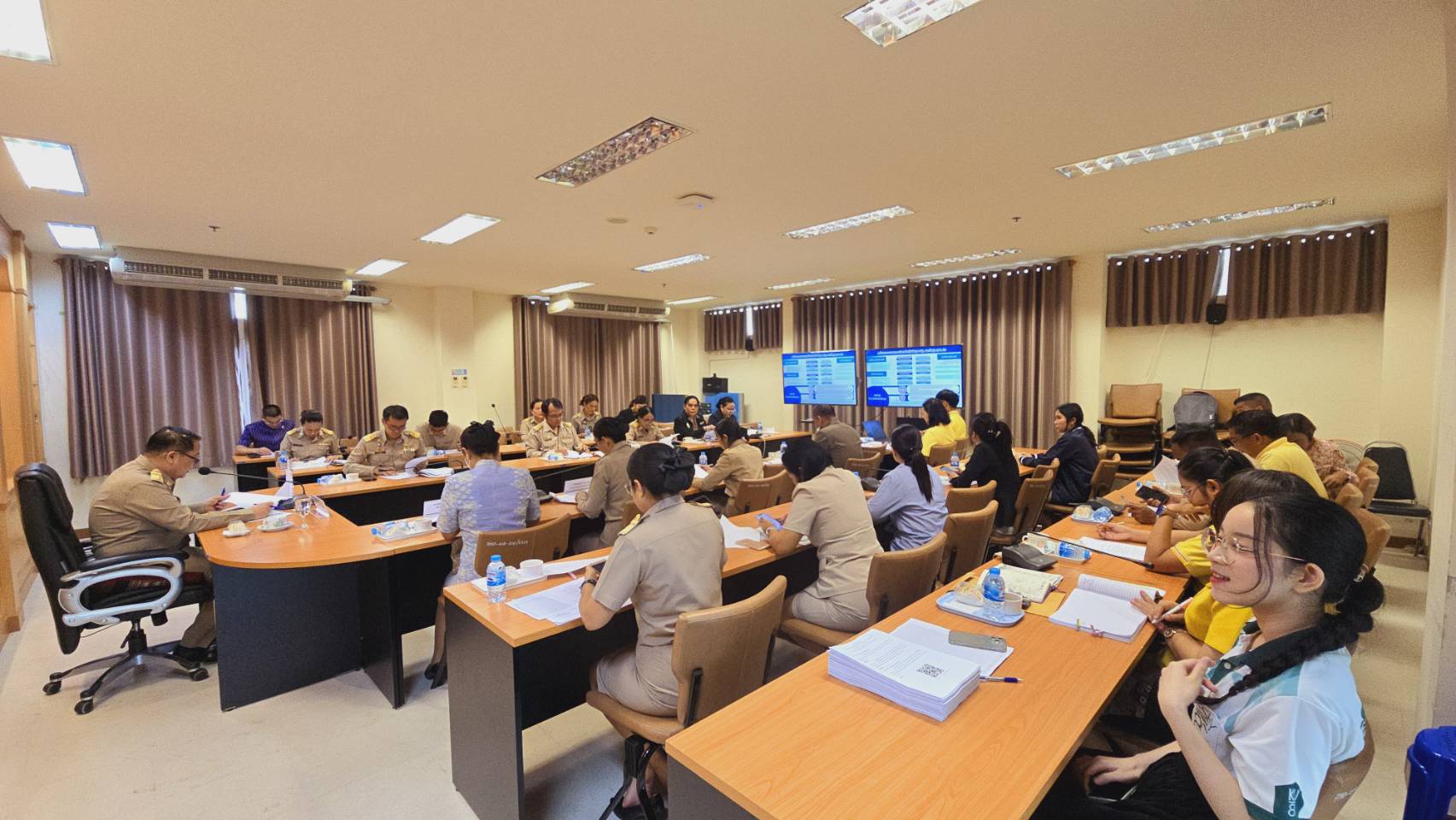 พช.ขอนแก่น : ประชุมนำเสนอผลการจัดเก็บและรับรองคุณภาพข้อมูลความจำเป็นพื้นฐาน (จปฐ.) ปี 2567