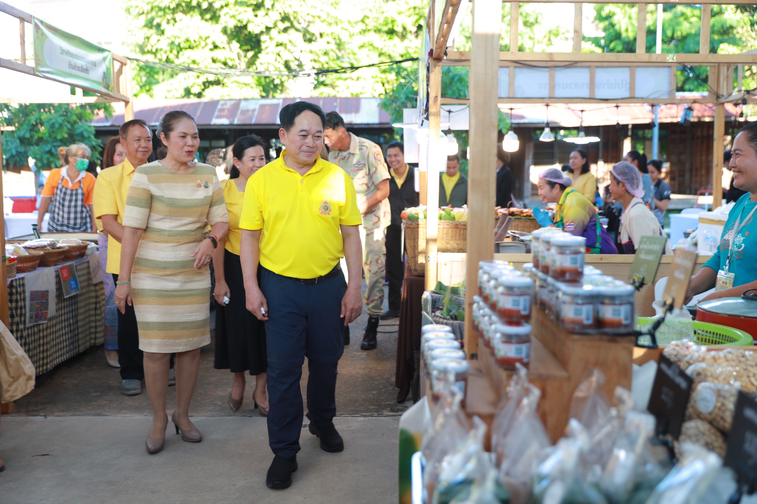 จังหวัดขอนแก่น : จัดงาน”ตลาดพัฒนาสร้างสุข” HAPPY MARKET ชม ชิม ช๊อป สินค้า OTOP ผลิตภัณฑ์ ชุมชน สินค้าเกษตร ราคาประหยัดเพื่อประชาชน (วันที่1)