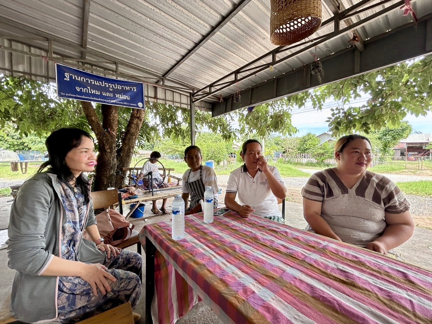 พช.ขอนแก่น : กรมการพัฒนาชุมชน ลงพื้นที่ติดตามกิจกรรมโครงการพัฒนาศักยภาพผู้ ประกอบการสู่ยุค 4.0 ณ อำเภอชนบท จังหวัดขอนแก่น