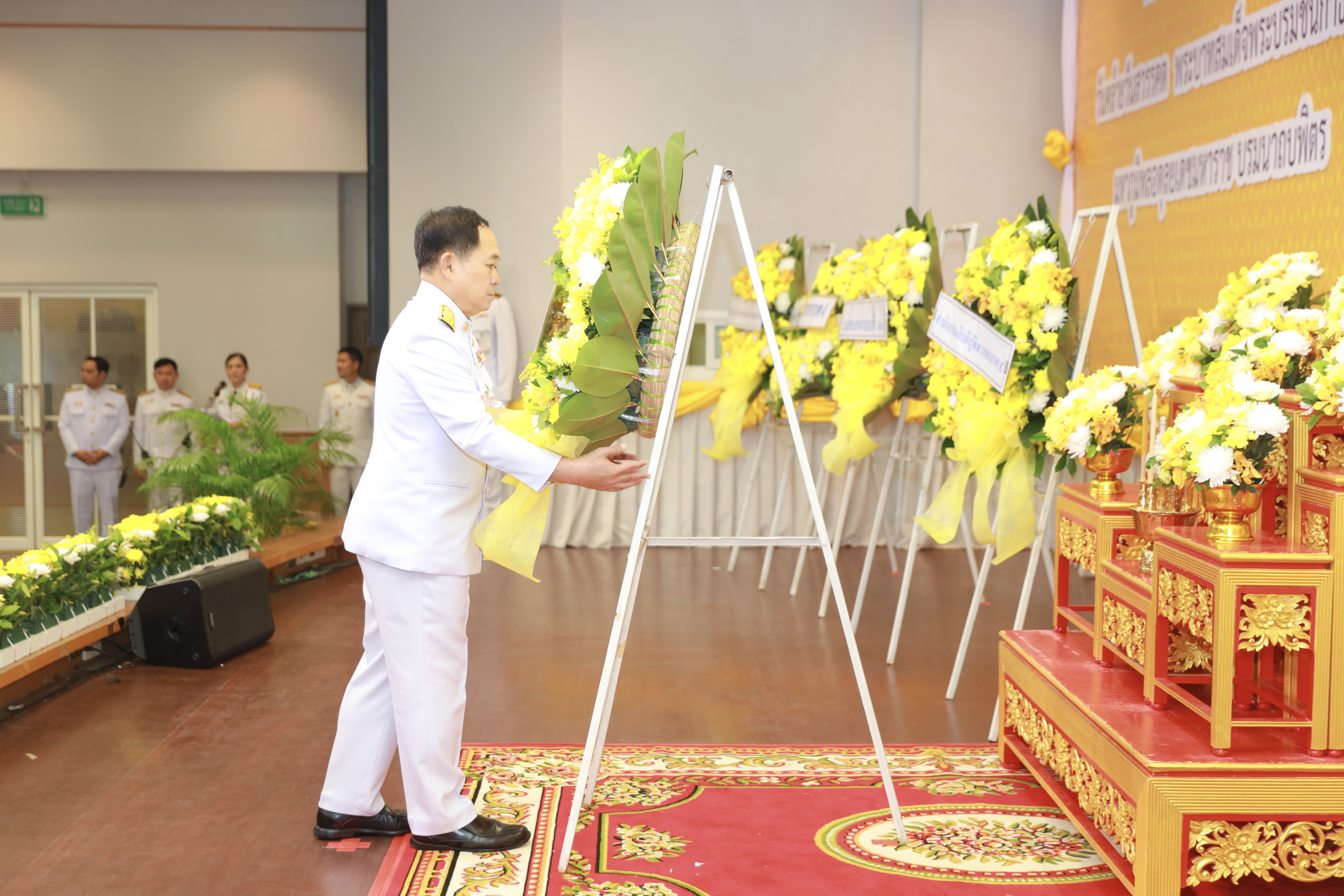 จังหวัดขอนแก่น : จัดกิจกรรมน้อมรำลึกในพระมหากรุณาธิคุณ พิธีสวดพระพุทธมนต์ถวายเป็นพระราชกุศล และวางพวงมาลาถวายราชสักการะเนื่องในโอกาส “วันนวมินทรมหาราช”วันคล้ายวันสวรรคต พระบาทสมเด็จพระบรมชนกาธิเบศร มหาภูมิพลอดุลยเดชมหาราช บรมนาถบพิตร