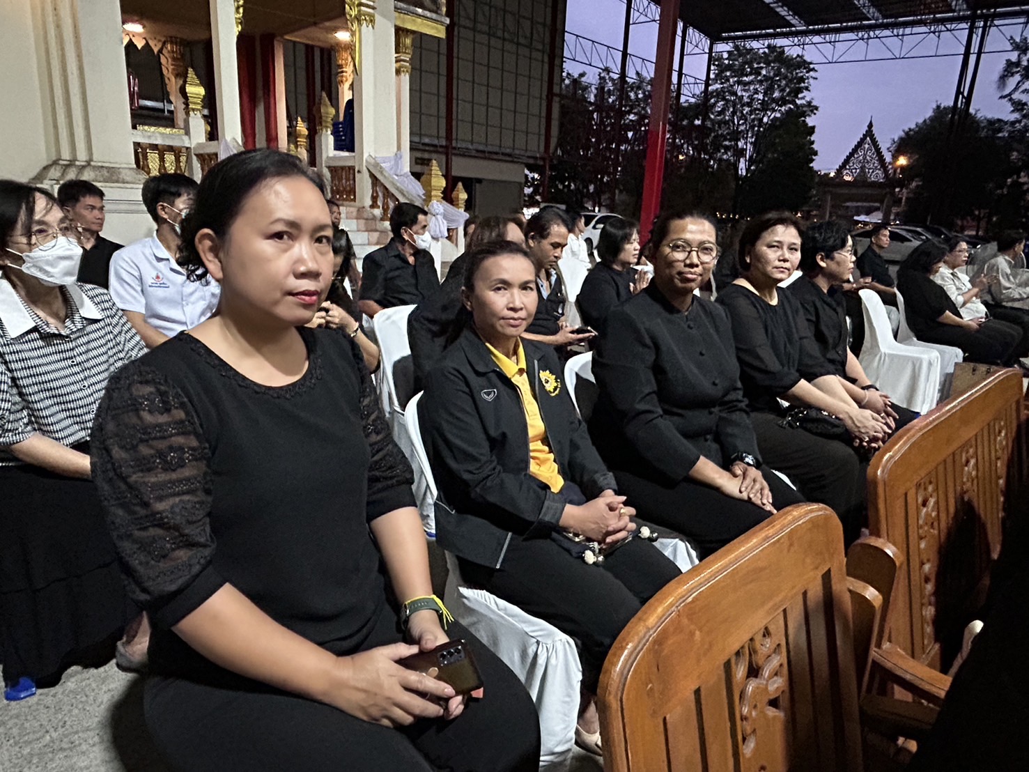พช.ขอนแก่น : ร่วมฟังสวดอภิธรรมศพ นายเจียมศักดิ์ จันทร์โยธา สามี คุณเพลินพิศ โตคีรี ประธานเครือข่าย OTOP อำเภอหนองสองห้อง