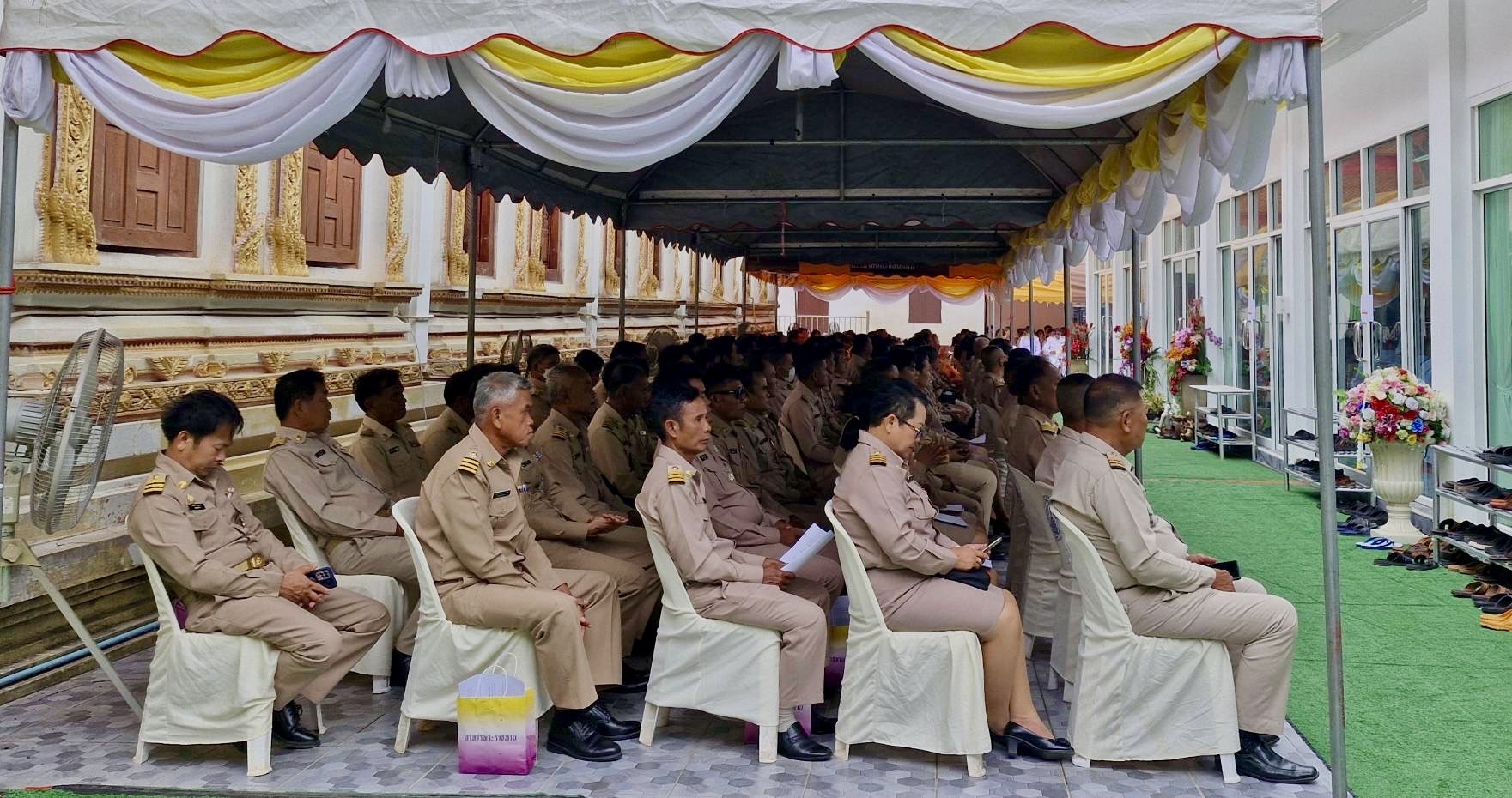 จังหวัดขอนแก่น : พระบาทสมเด็จพระเจ้าอยู่หัว ทรงพระกรุณาโปรดเกล้าฯ เชิญหนังสือ ธรรมนาวา “วัง” และสิ่งของพระราชทาน ถวายแด่ พระสงฆ์ ในพื้นที่จังหวัดขอนแก่น