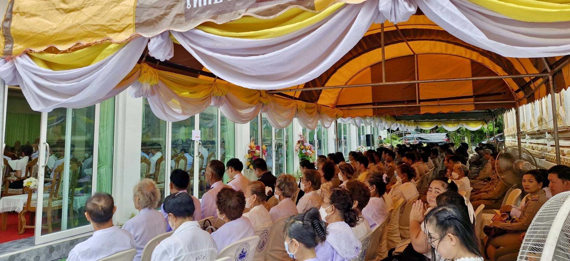 จังหวัดขอนแก่น : พระบาทสมเด็จพระเจ้าอยู่หัว ทรงพระกรุณาโปรดเกล้าฯ เชิญหนังสือ ธรรมนาวา “วัง” และสิ่งของพระราชทาน ถวายแด่ พระสงฆ์ ในพื้นที่จังหวัดขอนแก่น