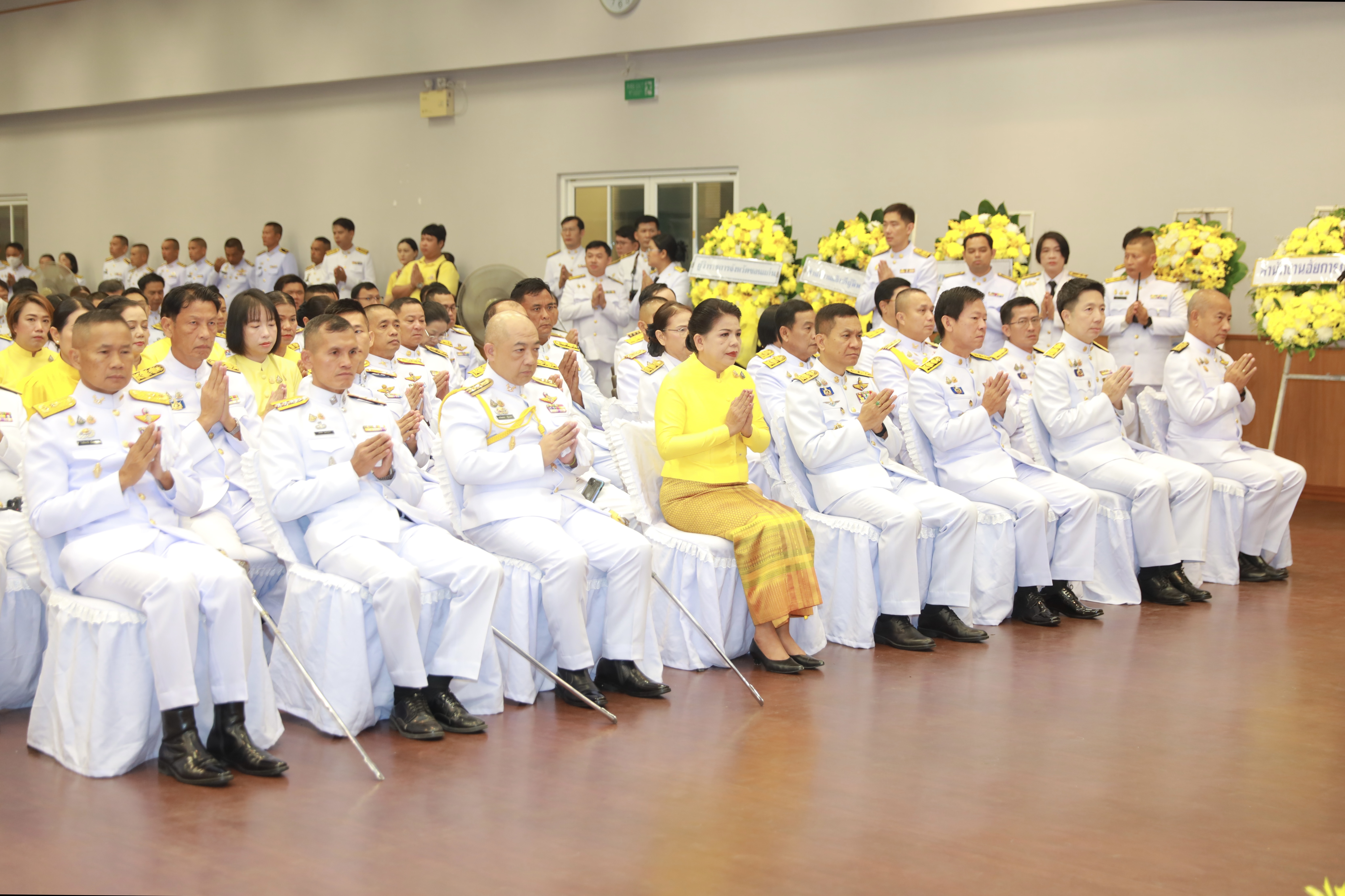 จังหวัดขอนแก่น : จัดกิจกรรมน้อมรำลึกในพระมหากรุณาธิคุณ พิธีสวดพระพุทธมนต์ถวายเป็นพระราชกุศล และวางพวงมาลาถวายราชสักการะเนื่องในโอกาส “วันนวมินทรมหาราช”วันคล้ายวันสวรรคต พระบาทสมเด็จพระบรมชนกาธิเบศร มหาภูมิพลอดุลยเดชมหาราช บรมนาถบพิตร