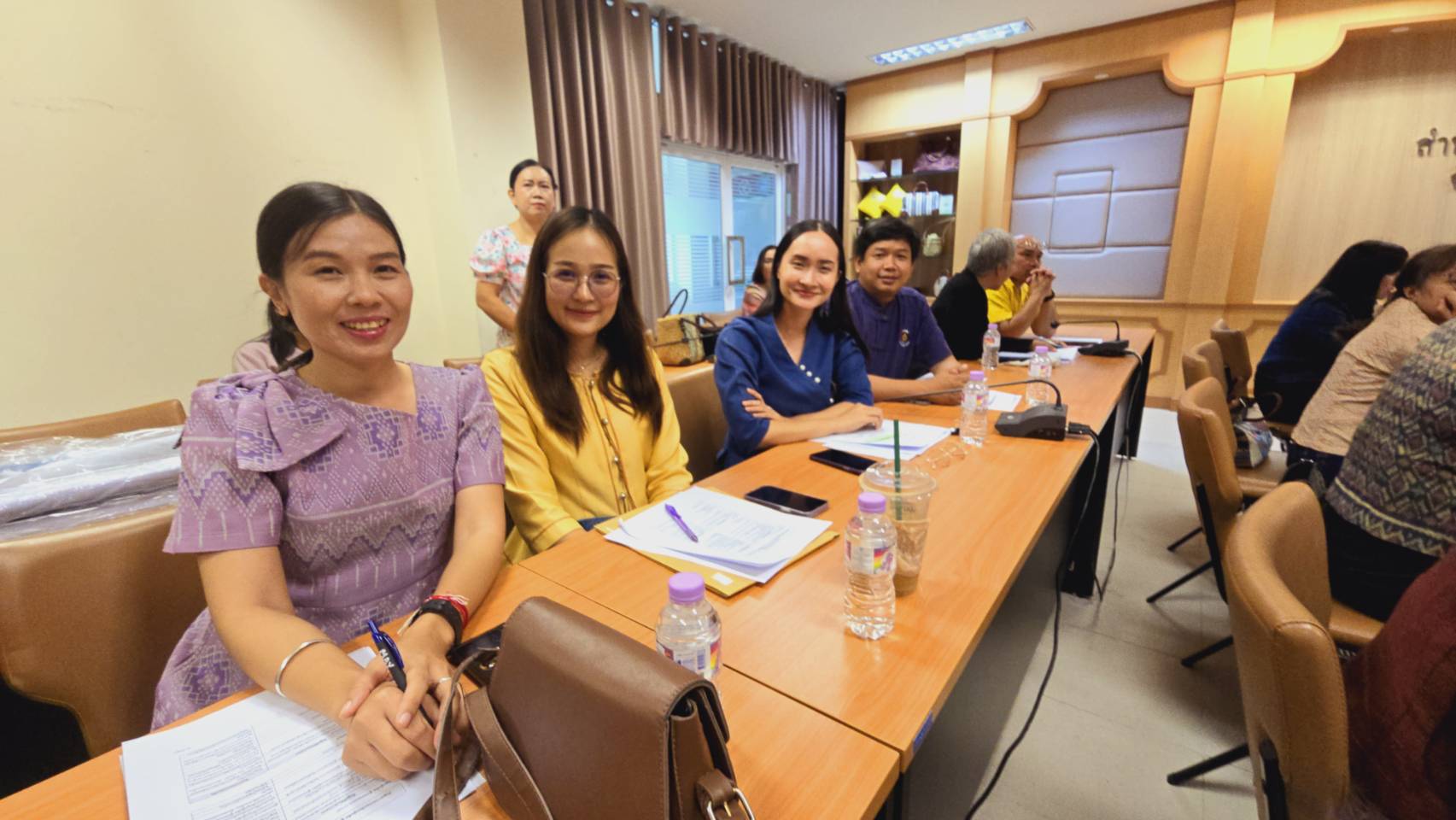 พช.ขอนแก่น : ร่วมประชุมชี้แจงการตรวงสอบและปรับปรุงข้อมูลการลงทะเบียนผู้ผลิต ผู้ประกอบการ OTOP และผู้ประกอบการ OTOP ชวนชิมในระบบ OTOP Big Data