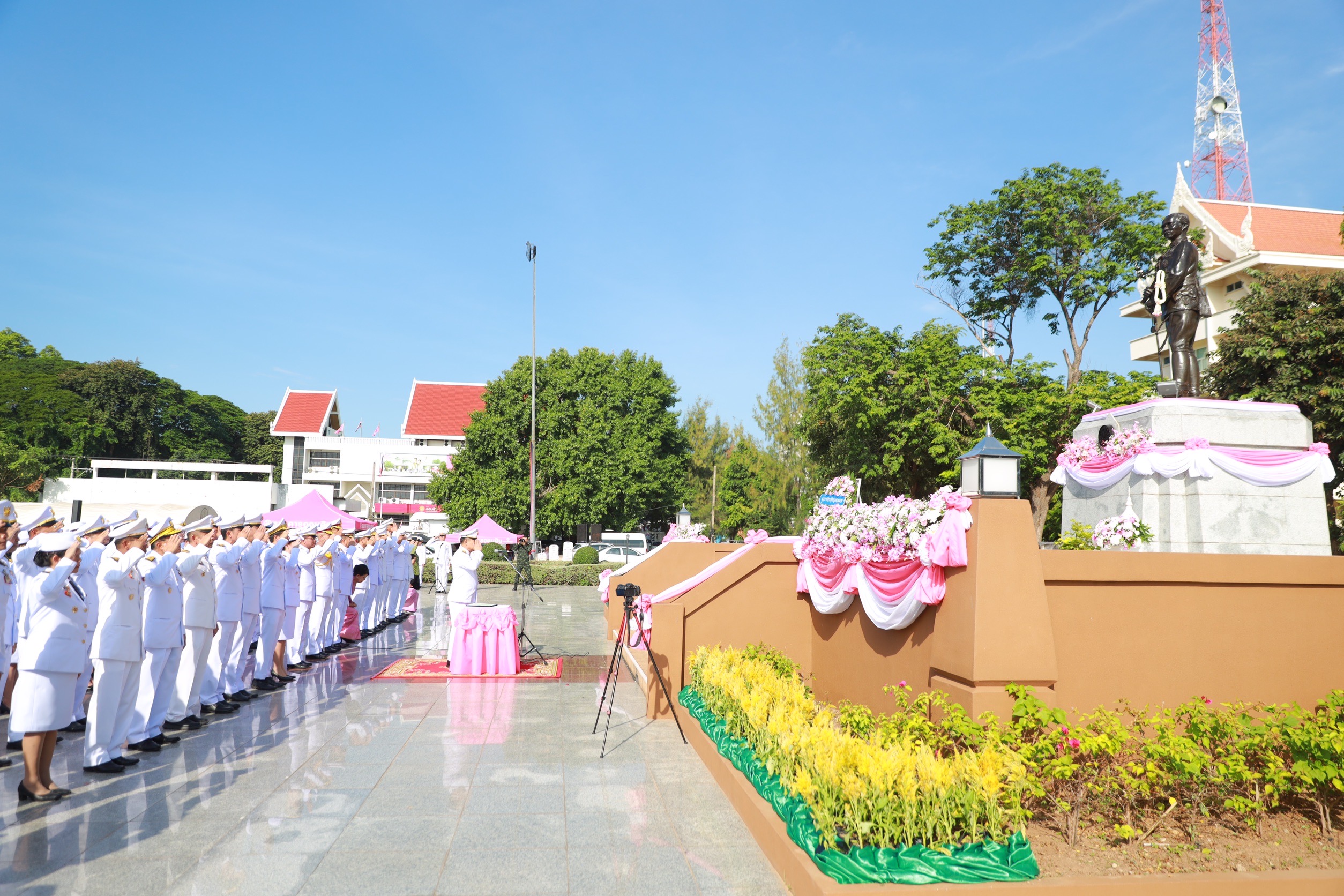 จังหวัดขอนแก่น : ประกอบพิธีวางพวงมาลาเนื่องในวันปิยมหาราช