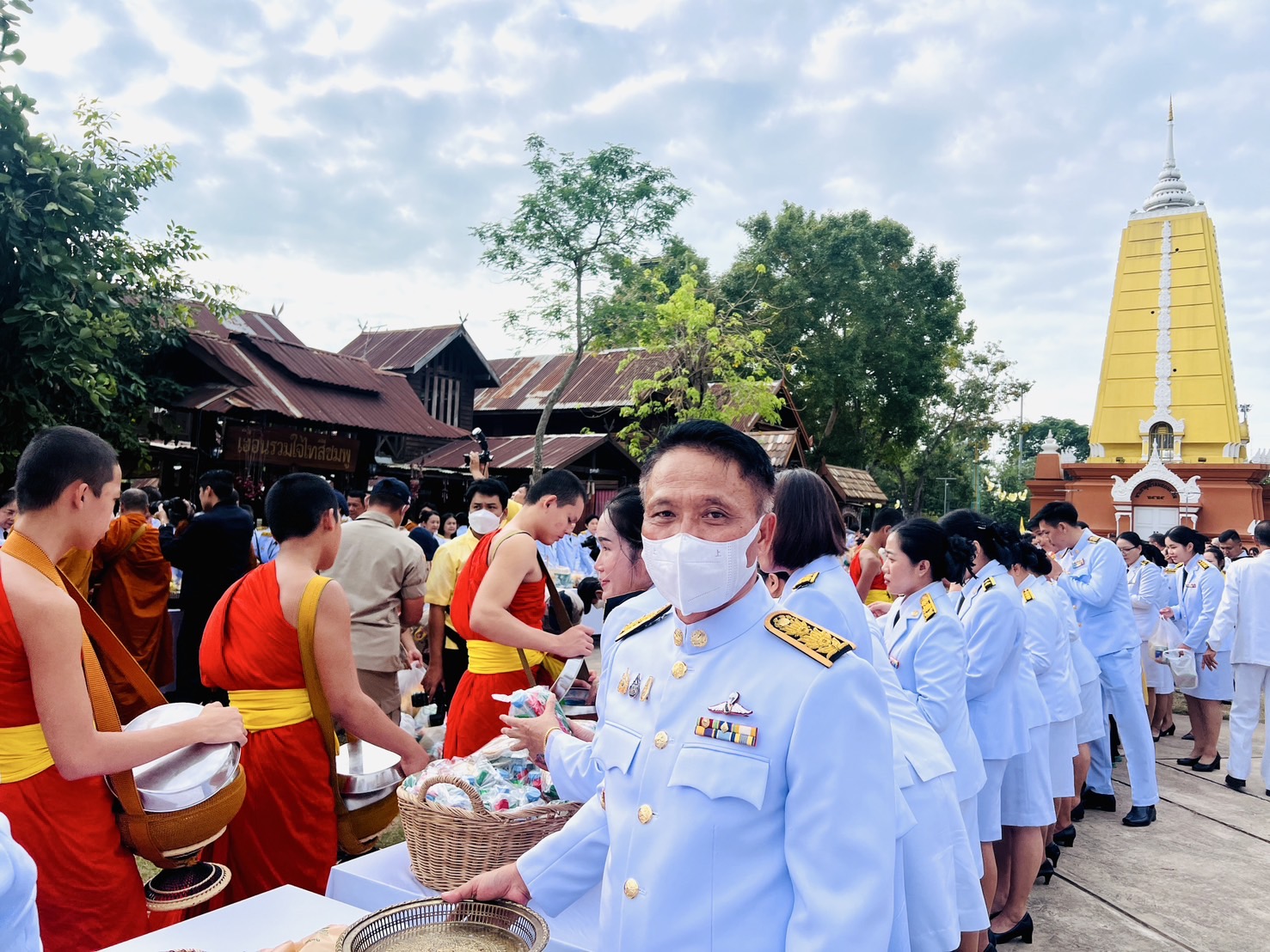 จังหวัดขอนแก่น : จัดกิจกรรมน้อมรำลึกในพระมหากรุณาธิคุณ พิธีสวดพระพุทธมนต์ถวายเป็นพระราชกุศล และวางพวงมาลาถวายราชสักการะเนื่องในโอกาส “วันนวมินทรมหาราช”วันคล้ายวันสวรรคต พระบาทสมเด็จพระบรมชนกาธิเบศร มหาภูมิพลอดุลยเดชมหาราช บรมนาถบพิตร