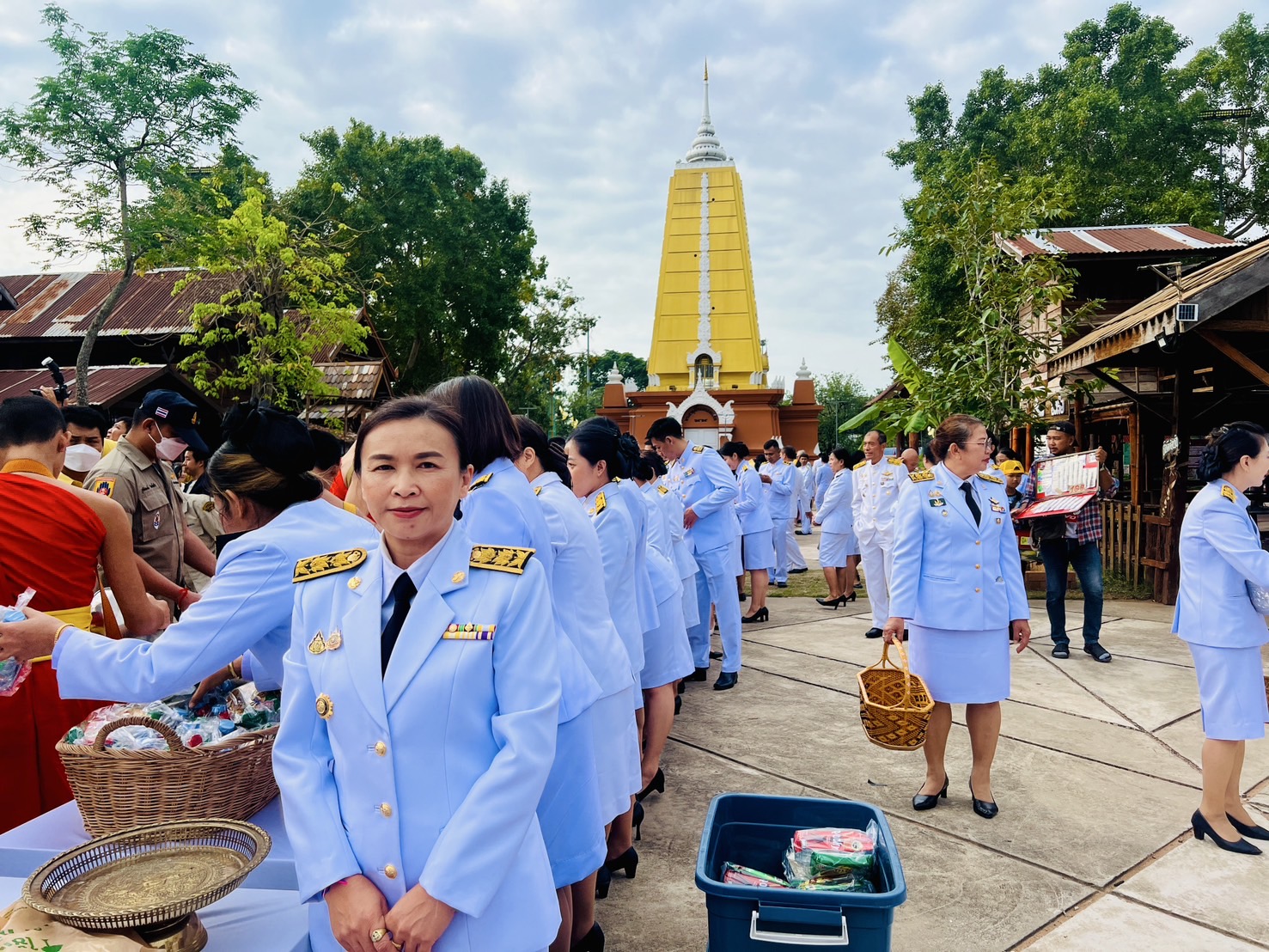 จังหวัดขอนแก่น : จัดกิจกรรมน้อมรำลึกในพระมหากรุณาธิคุณ พิธีสวดพระพุทธมนต์ถวายเป็นพระราชกุศล และวางพวงมาลาถวายราชสักการะเนื่องในโอกาส “วันนวมินทรมหาราช”วันคล้ายวันสวรรคต พระบาทสมเด็จพระบรมชนกาธิเบศร มหาภูมิพลอดุลยเดชมหาราช บรมนาถบพิตร