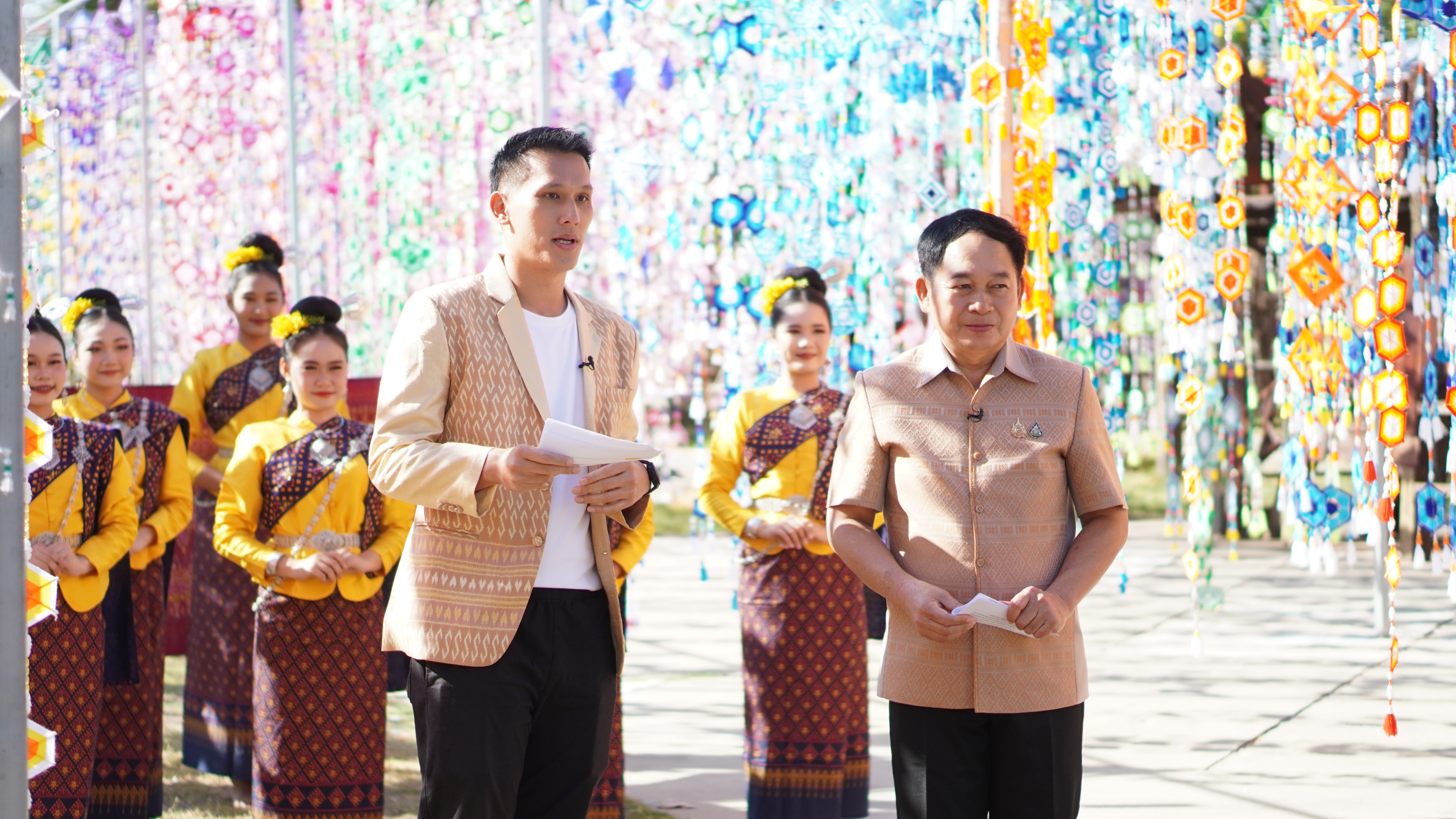 พช.ขอนแก่น : ร่วมสนับสนุนการถ่ายทอดสด ออกอากาศในรายการ “วันใหม่วาไรตี้” ทางช่องไทยพีบีเอส ณ เฮือนโบราณ วิถีไทบ้านขอนแก่น ศาลากลางจังหวัดขอนแก่น