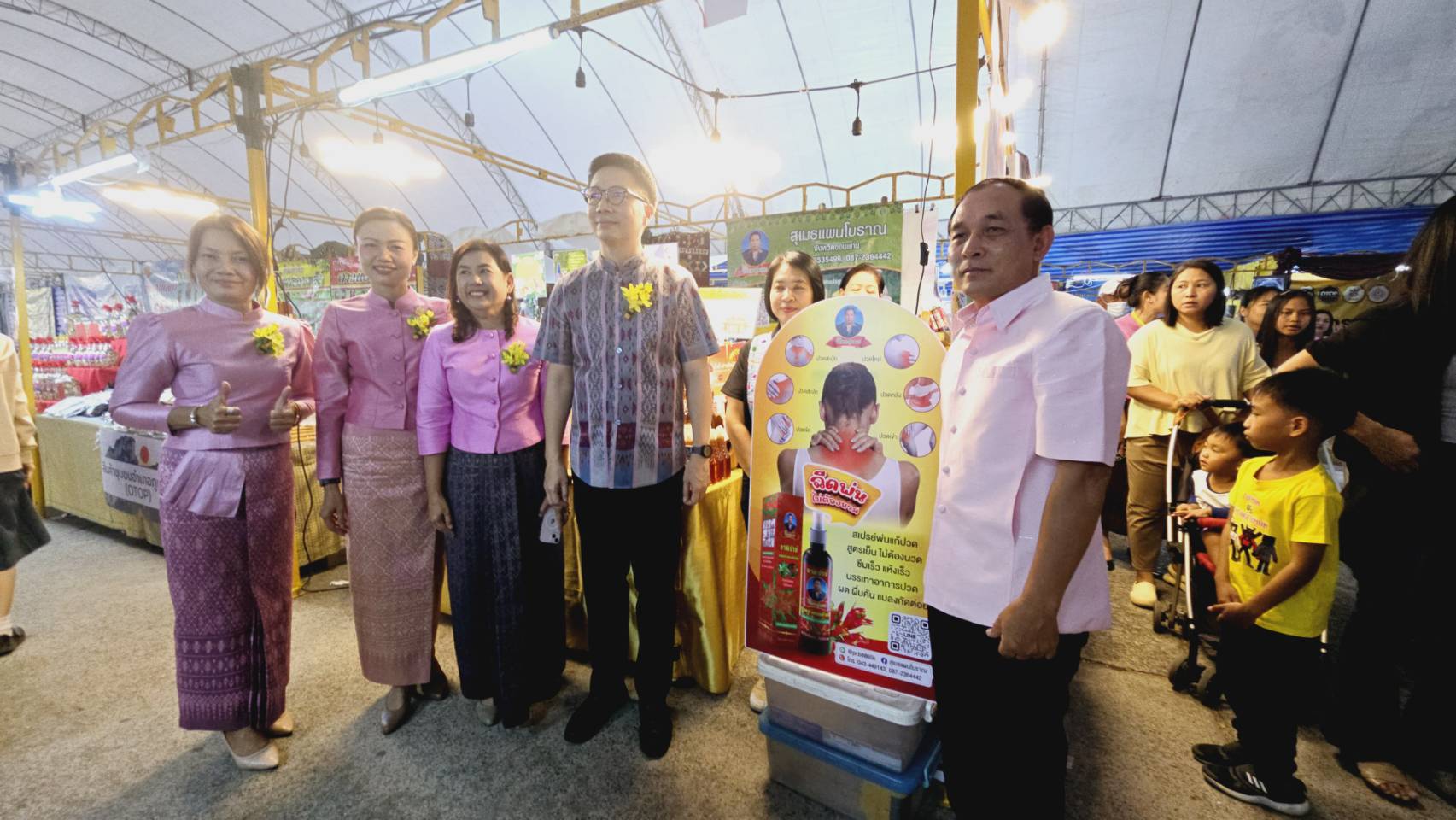 จังหวัดขอนแก่น : เปิดการจัดแสดงและจำหน่ายสินค้าหนึ่งตำบล หนึ่งผลิตภัณฑ์ OTOP ภายใต้แนวคิด  “OTOP สร้างคุณค่า สีสัน ภูมิปัญญาไทย” ในงานเทศกาลไหม ฯ ประจำปี 2567