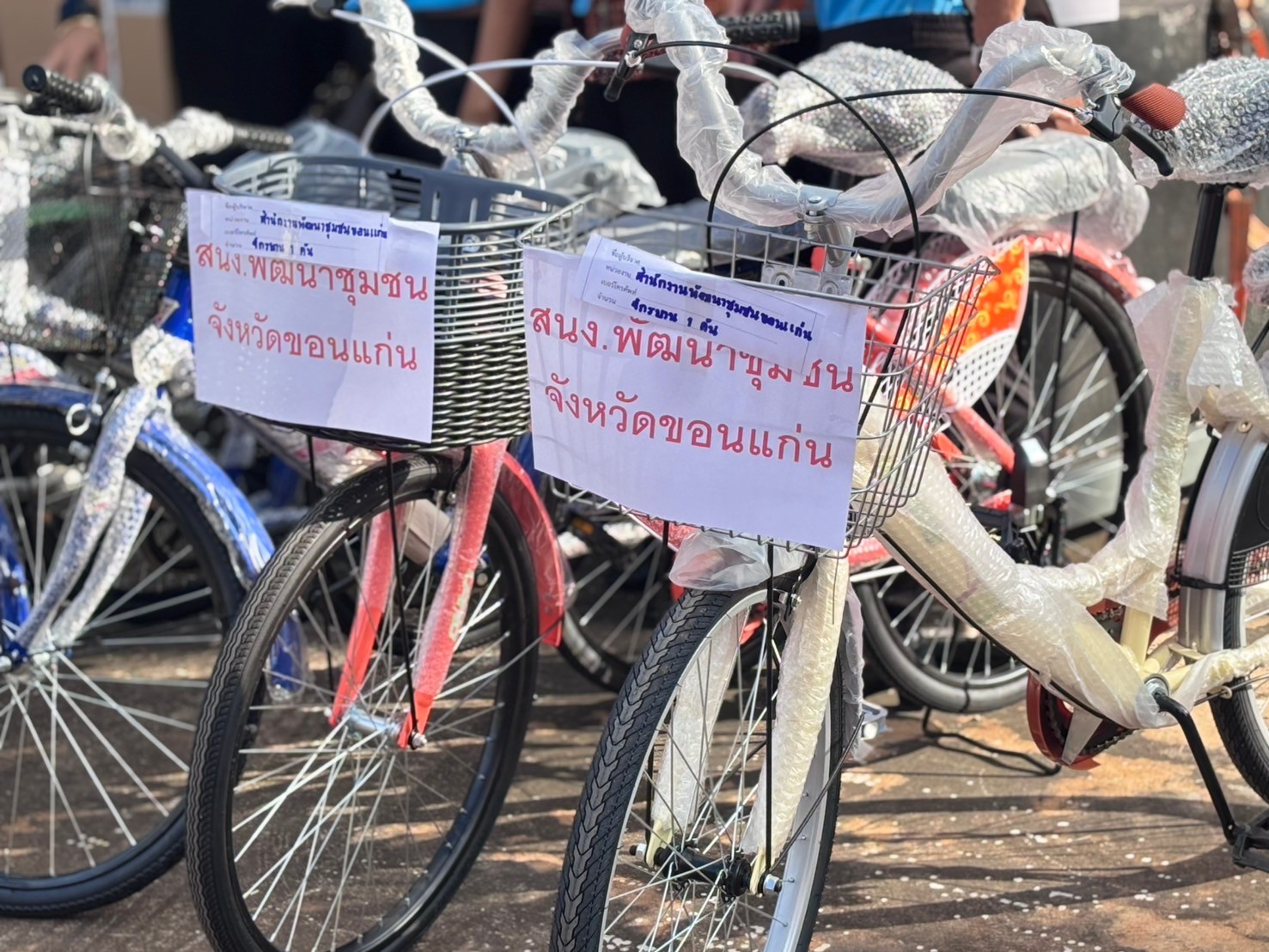 พช.ขอนแก่น : ร่วมบริจาคของอุปโภคบริโภค เนื่องใน “วันรวมน้ำใจให้กาชาดจังหวัดขอนแก่น” เพื่อนำไปออกร้านธารากาชาดจังหวัดขอนแก่น ในงานเทศกาลไหมนานาชาติ ประเพณีผูกเสี่ยว งานกาชาดจังหวัดขอนแก่น และงานขอนแก่นซอฟต์พาวเวอร์ ประจำปี 2567 ในระหว่างวันที่ 29 พฤศจิกายน –10 ธันวาคม 2567