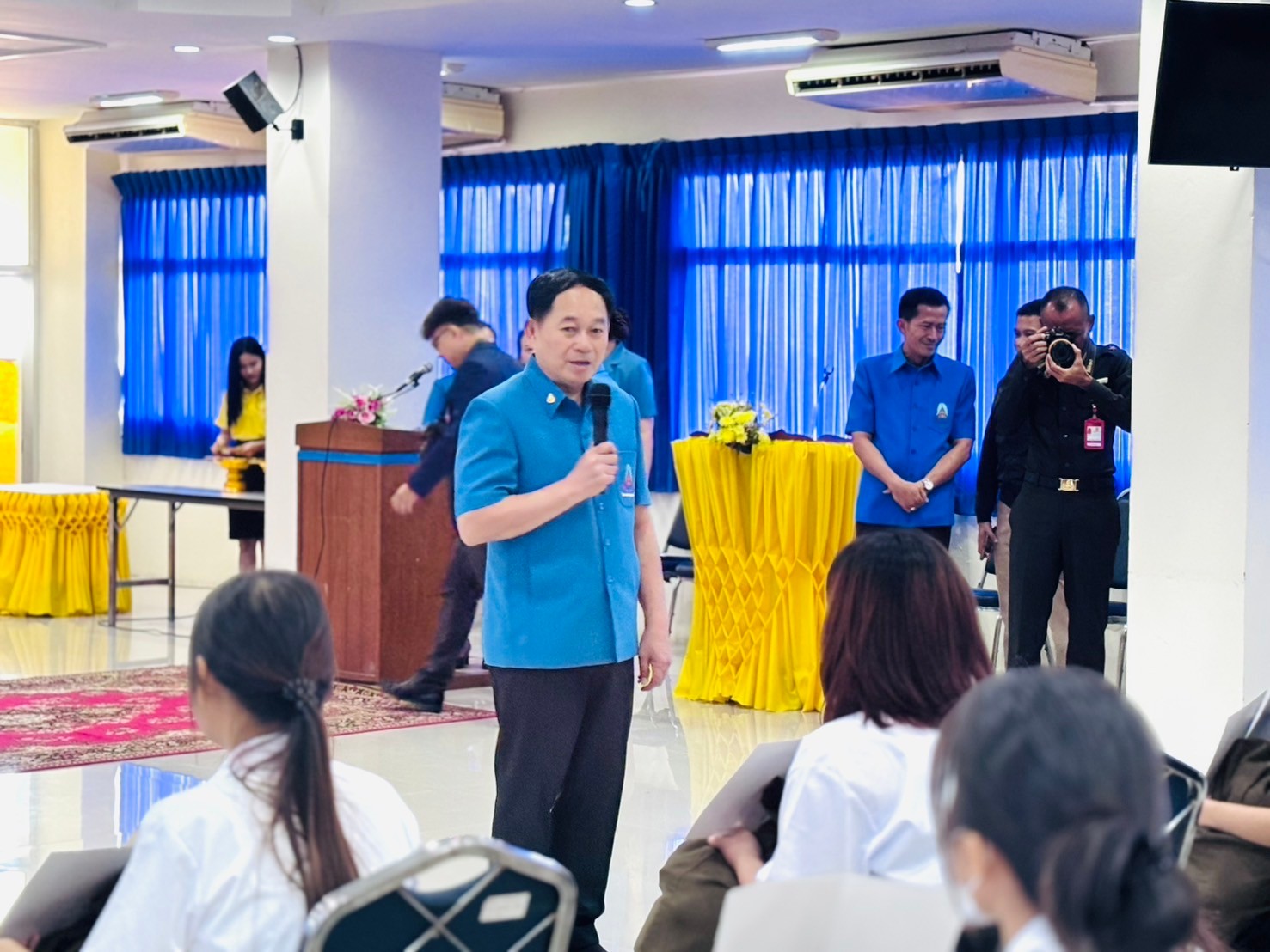 พช.ขอนแก่น : ร่วมพิธีมอบถุงยังชีพพระราชทานเพื่อการศึกษาสงเคราะห์ มูลนิธิราชประชานุเคราะห์ในพระบรมราชูปถัมภ์