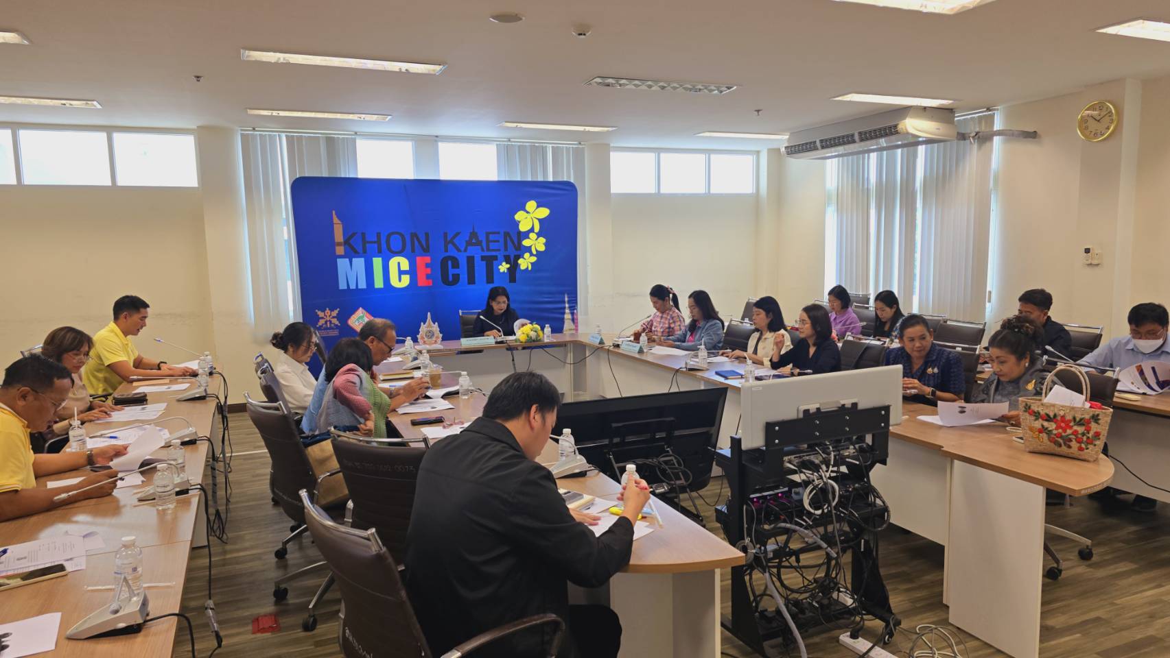 พช.ขอนแก่น : ร่วมประชุมคณะทำงานการจัดกิจกรรมเดินแฟชั่นโชว์ผ้าไหม ประจำปี พ.ศ. 2567 การจัดงานเทศกาลไหมนานาชาติ ประเพณีผูกเสี่ยว งานกาชาดจังหวัดขอนแก่น และงานขอนแก่นซอฟต์พาวเวอร์ ประจำปี 2567