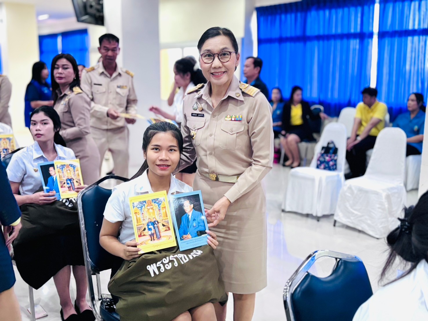 พช.ขอนแก่น : ร่วมพิธีมอบถุงยังชีพพระราชทานเพื่อการศึกษาสงเคราะห์ มูลนิธิราชประชานุเคราะห์ในพระบรมราชูปถัมภ์