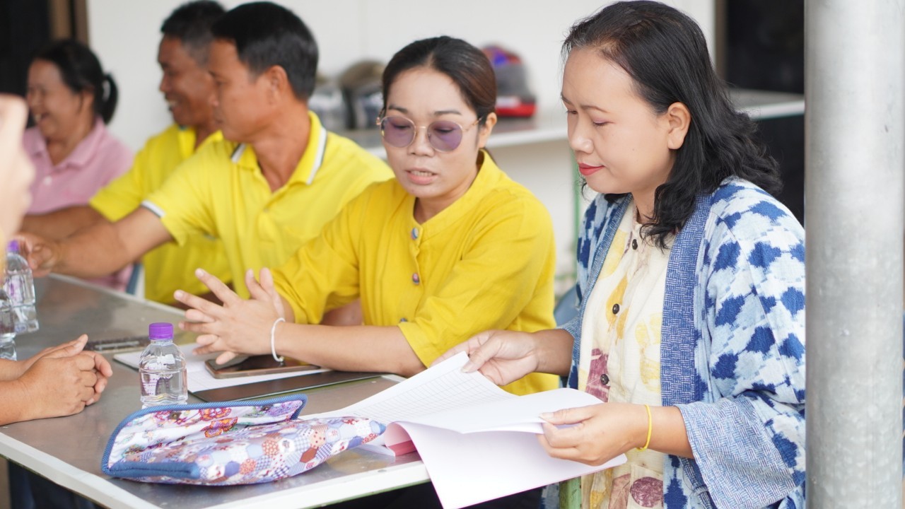 พช.ขอนแก่น : ลงพื้นที่ติดตามการดำเนินงานศูนย์จัดการกองทุนชุมชนบ้านหนองแวงเรือ อำเภอเขาสวนกวาง จังหวัดขอนแก่น