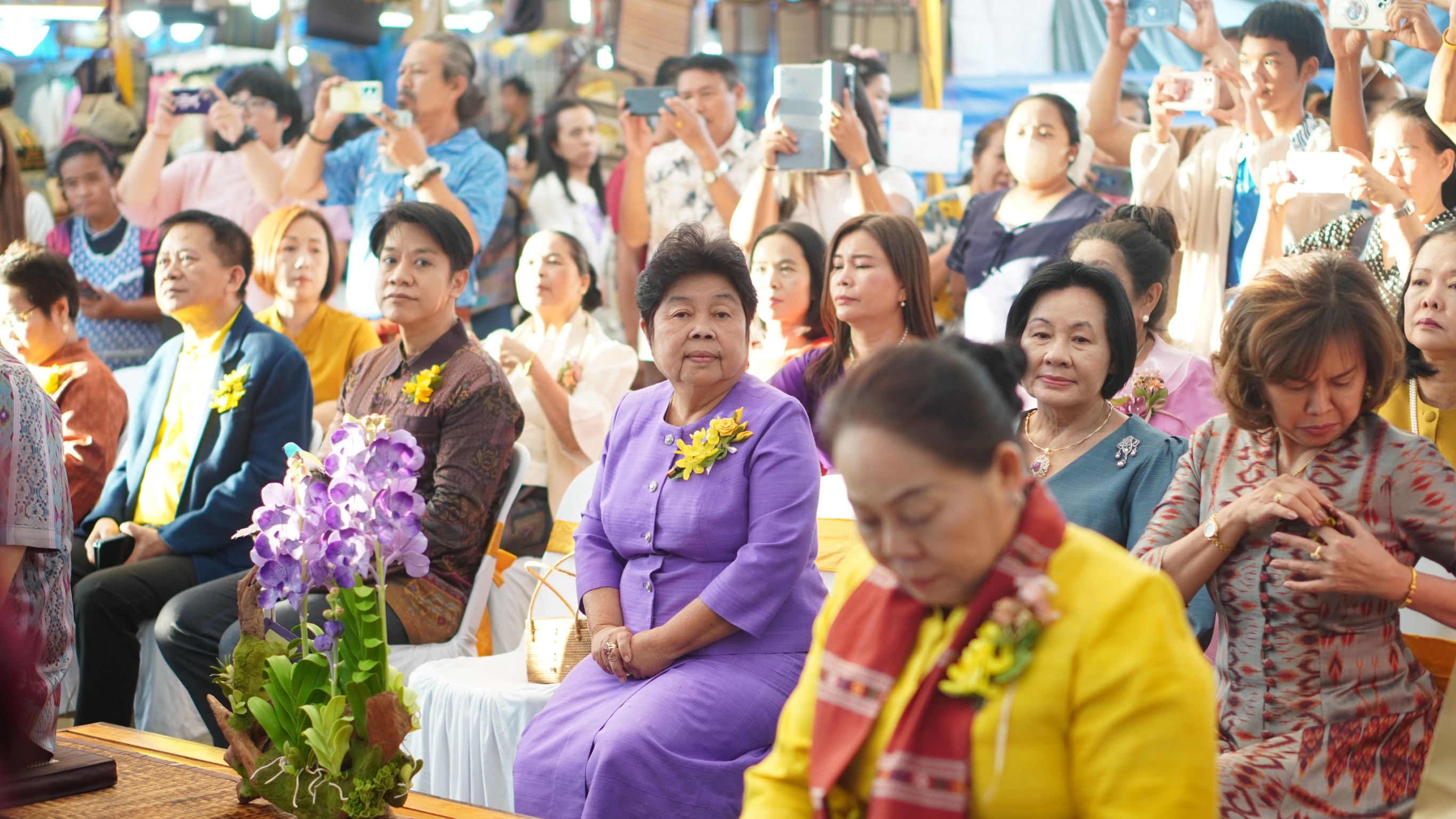 จังหวัดขอนแก่น : เปิดการจัดแสดงและจำหน่ายสินค้าหนึ่งตำบล หนึ่งผลิตภัณฑ์ OTOP ภายใต้แนวคิด  “OTOP สร้างคุณค่า สีสัน ภูมิปัญญาไทย” ในงานเทศกาลไหม ฯ ประจำปี 2567