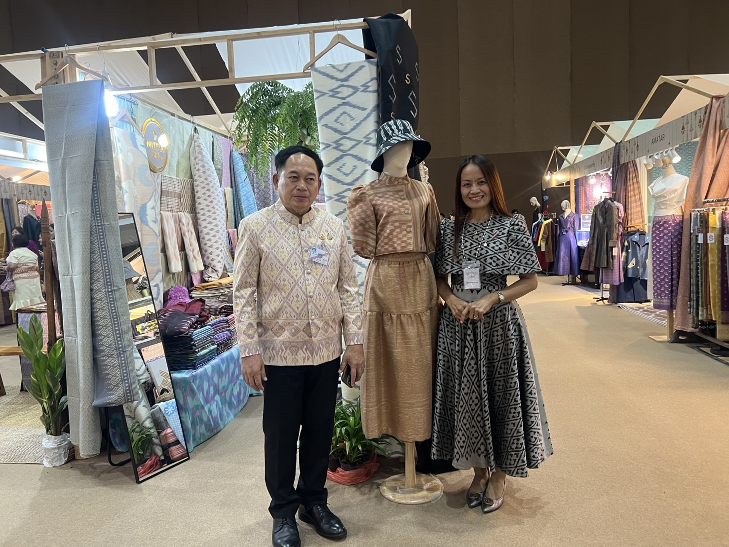 จังหวัดขอนแก่น : ร่วมงาน Silk Festival 2024 สู่การพัฒนาที่ยั่งยืน ภายใต้แนวคิด Silk Success Sustainability ต่อยอดภูมิปัญญาผ้าไทย เพื่อยกระดับสู่สากล และพัฒนาอย่างยั่งยืน จัดโดยกรมการพัฒนาชุมชน กระทรวงมหาดไทย