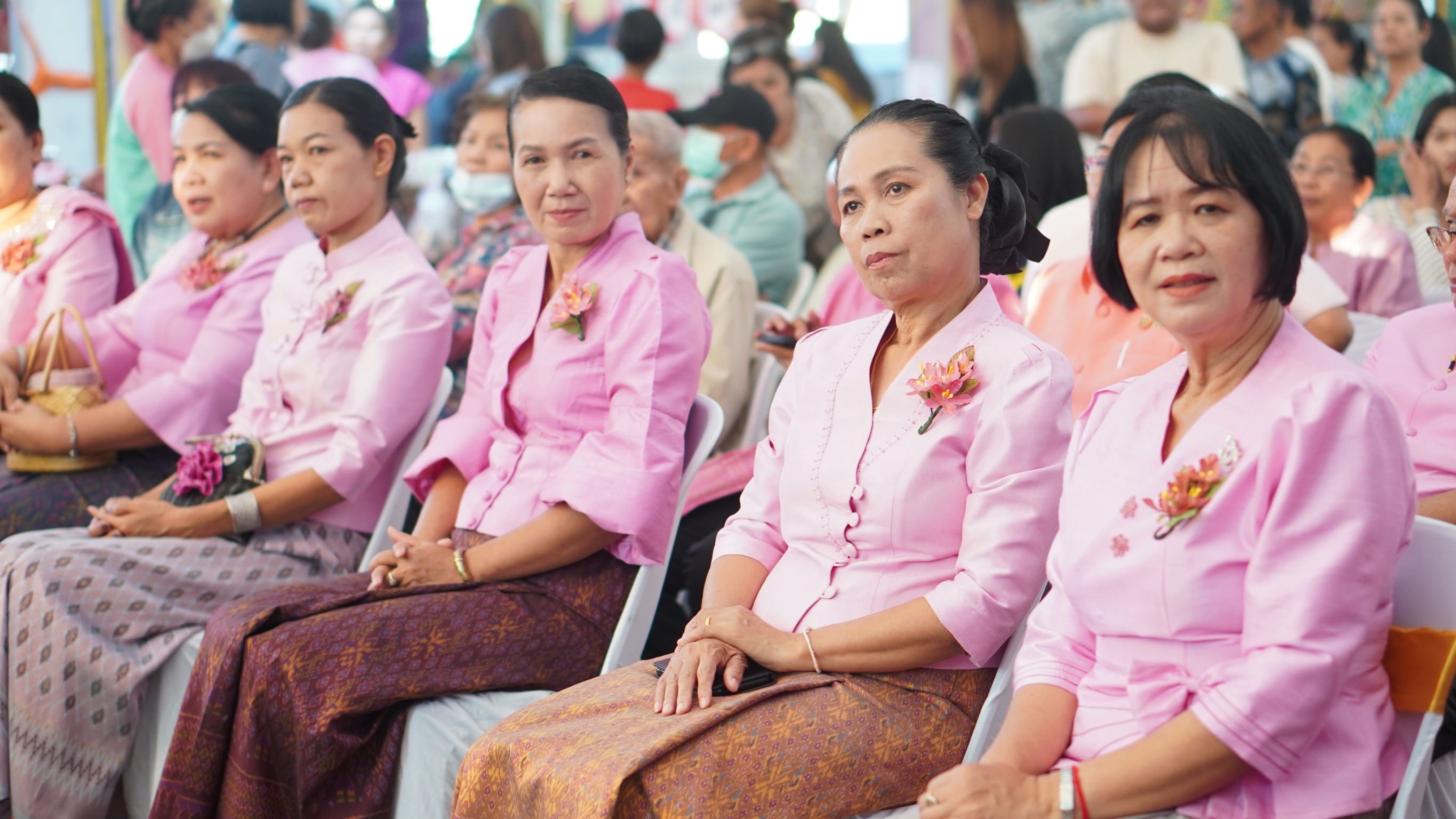 จังหวัดขอนแก่น : เปิดการจัดแสดงและจำหน่ายสินค้าหนึ่งตำบล หนึ่งผลิตภัณฑ์ OTOP ภายใต้แนวคิด  “OTOP สร้างคุณค่า สีสัน ภูมิปัญญาไทย” ในงานเทศกาลไหม ฯ ประจำปี 2567