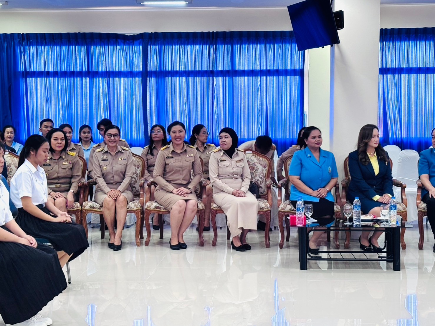 พช.ขอนแก่น : ร่วมพิธีมอบถุงยังชีพพระราชทานเพื่อการศึกษาสงเคราะห์ มูลนิธิราชประชานุเคราะห์ในพระบรมราชูปถัมภ์