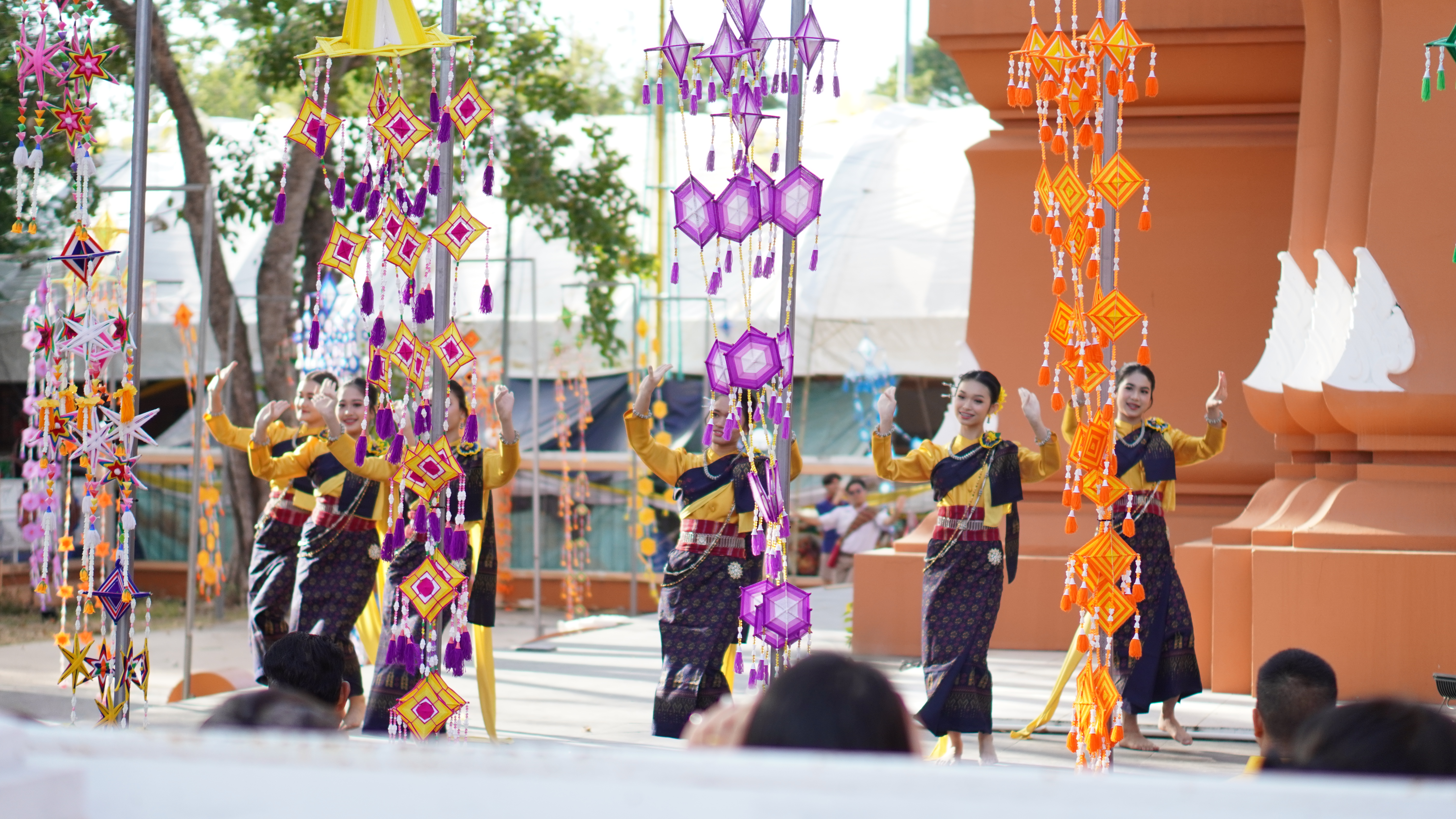 จังหวัดขอนแก่น : ทำพิธีบวงสรวงสิ่งศักดิ์สิทธิ์คู่บ้านคู่เมือง เพื่อความเป็นสิริมงคลของเมือง ก่อนเริ่มงานเทศกาลไหมนานาชาติ ประเพณีผูกเสี่ยว งานกาชาด จังหวัดขอนแก่น และงานขอนแก่นซอฟต์พาวเวอร์ ประจำปี 2567