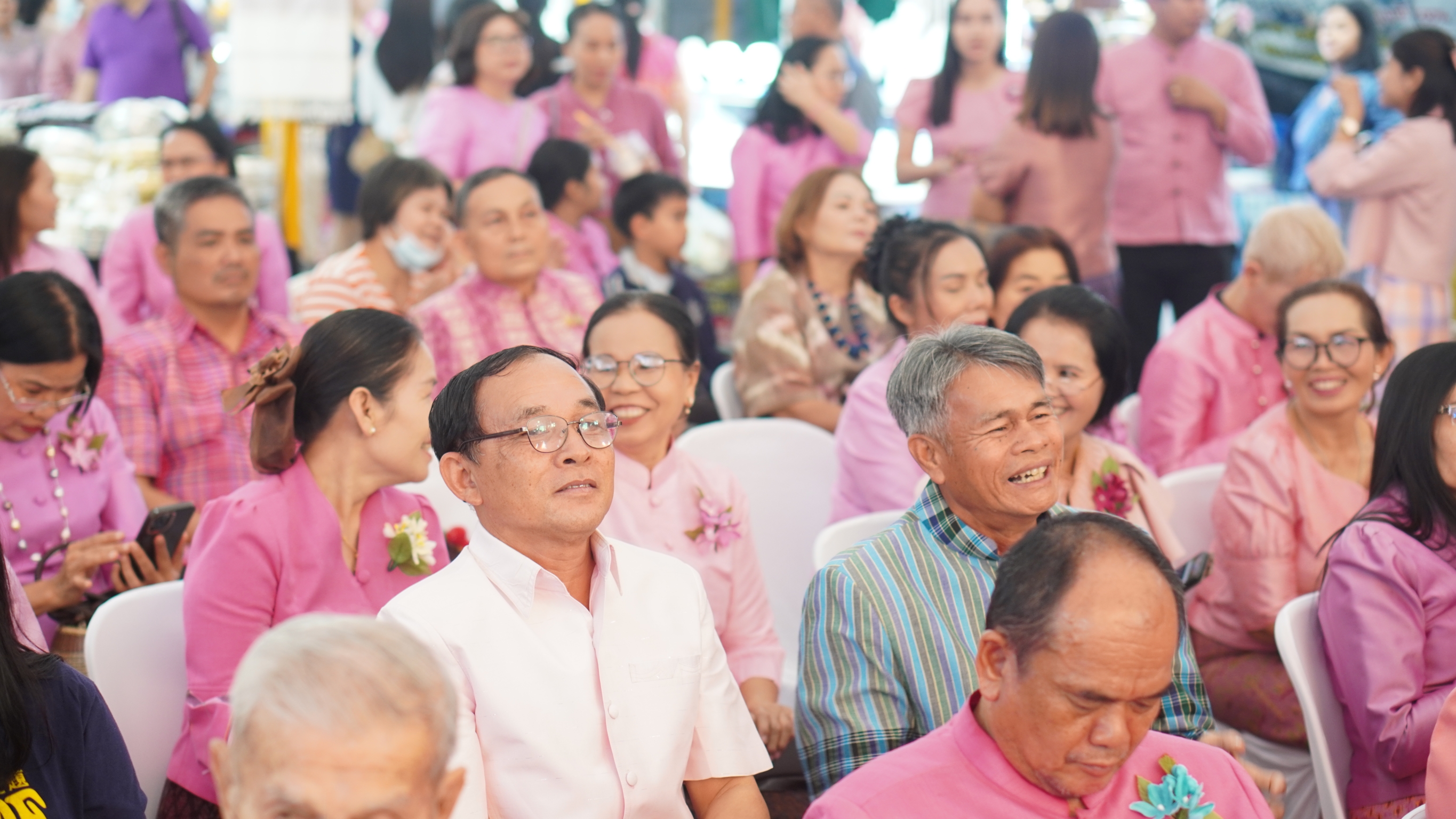 จังหวัดขอนแก่น : เปิดการจัดแสดงและจำหน่ายสินค้าหนึ่งตำบล หนึ่งผลิตภัณฑ์ OTOP ภายใต้แนวคิด  “OTOP สร้างคุณค่า สีสัน ภูมิปัญญาไทย” ในงานเทศกาลไหม ฯ ประจำปี 2567