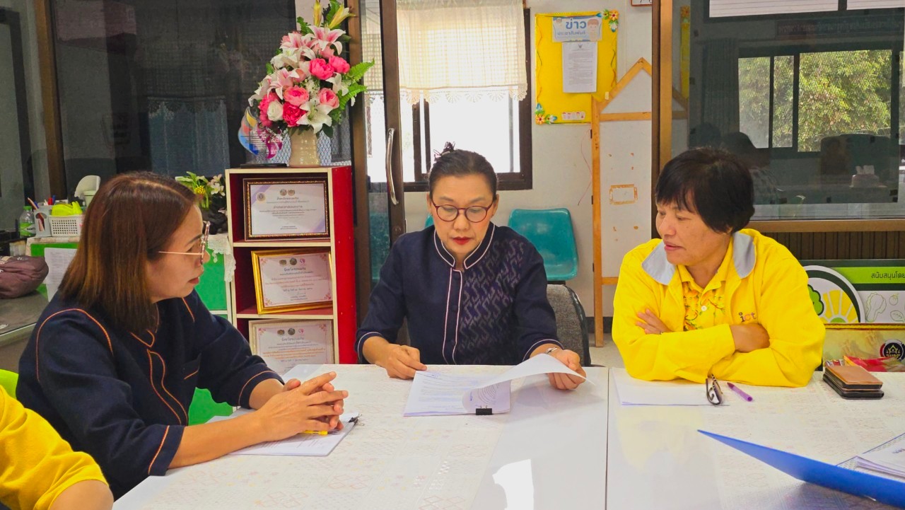 พช.ขอนแก่น : ลงพื้นที่ติดตามการดำเนินงานศูนย์จัดการกองทุนชุมชนบ้านหนองแวงเรือ อำเภอเขาสวนกวาง จังหวัดขอนแก่น