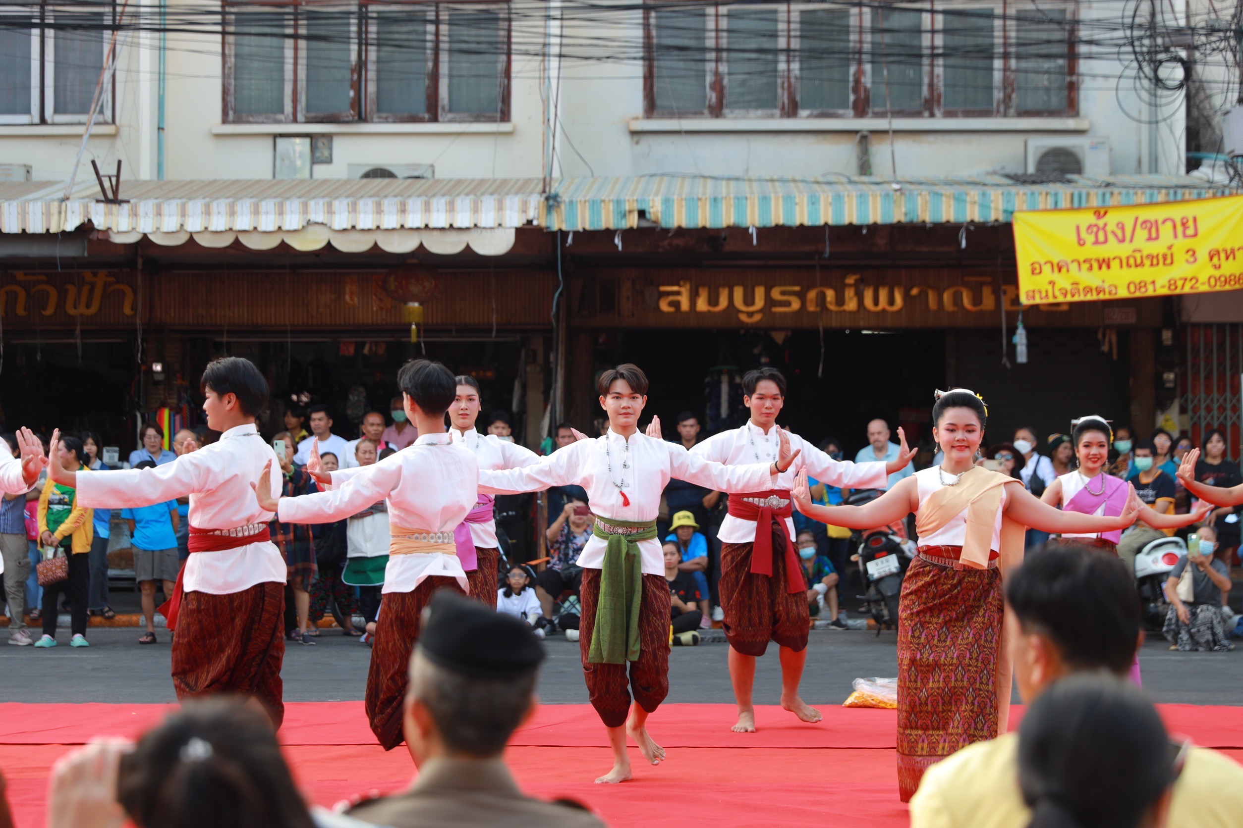 จังหวัดขอนแก่น : เปิดการแสดงขบวนแห่งานเทศกาลไหมฯ ประจำปี 2567 อย่างยิ่งใหญ่ กระตุ้นการท่องเที่ยวและเศรษฐกิจ