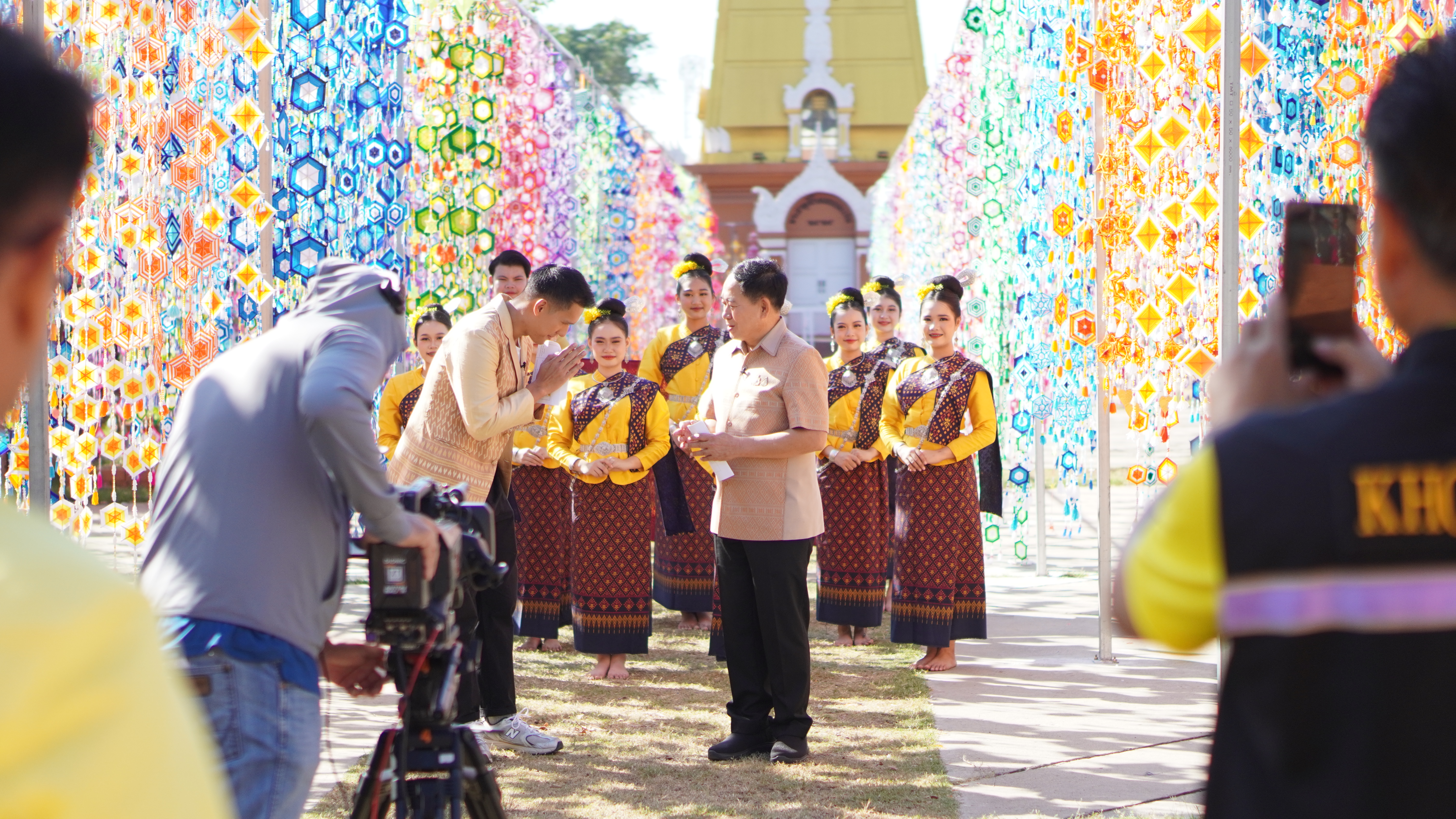 พช.ขอนแก่น : ร่วมสนับสนุนการถ่ายทอดสด ออกอากาศในรายการ “วันใหม่วาไรตี้” ทางช่องไทยพีบีเอส ณ เฮือนโบราณ วิถีไทบ้านขอนแก่น ศาลากลางจังหวัดขอนแก่น