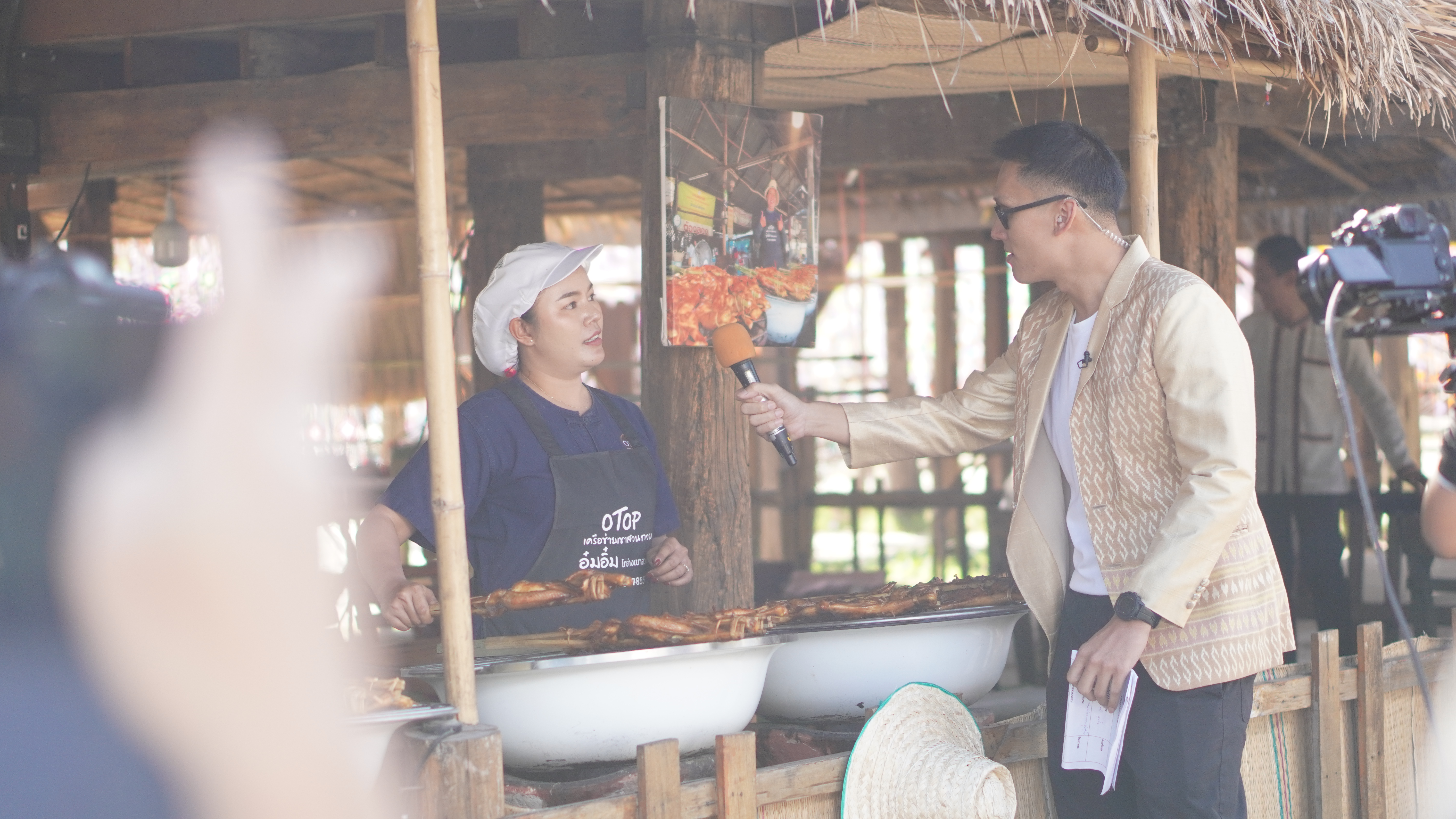 พช.ขอนแก่น : ร่วมสนับสนุนการถ่ายทอดสด ออกอากาศในรายการ “วันใหม่วาไรตี้” ทางช่องไทยพีบีเอส ณ เฮือนโบราณ วิถีไทบ้านขอนแก่น ศาลากลางจังหวัดขอนแก่น