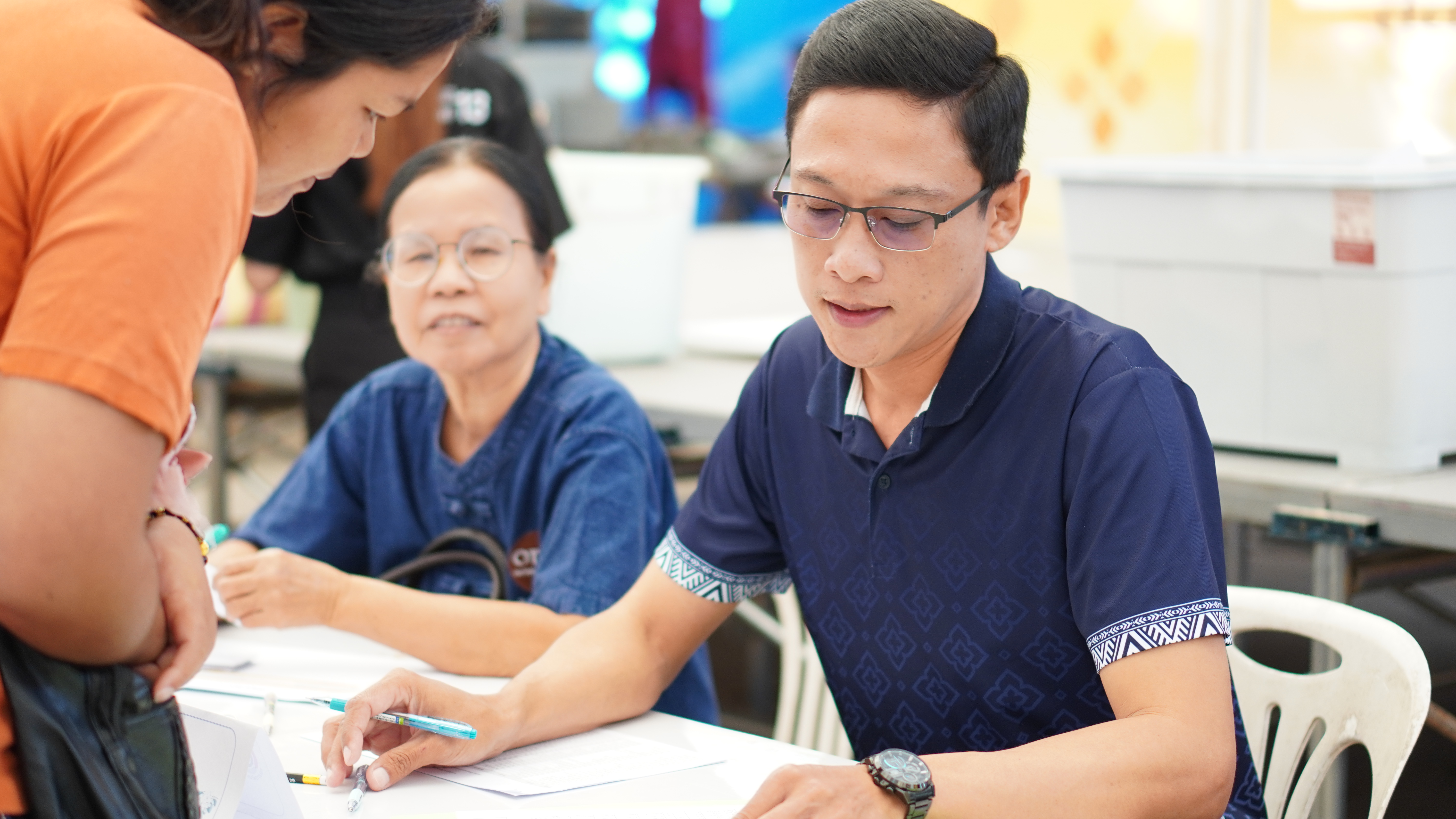 บรรยากาศรับลงทะเบียน ผู้ผลิต ผู้ประกอบการ OTOP เข้าพื้นที่งานจัดแสดงสินค้าฯ (28 พ.ย.67)
