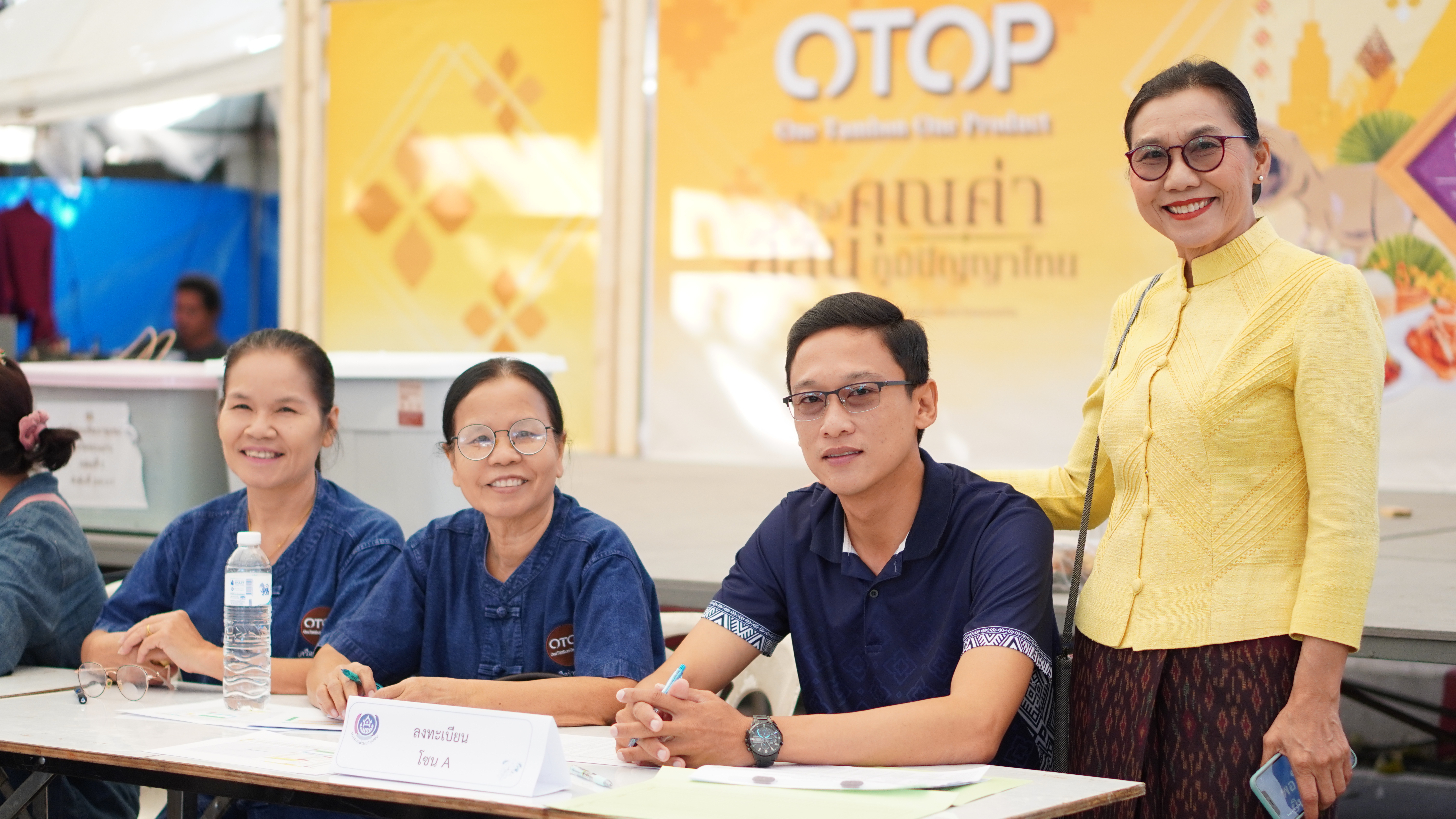 บรรยากาศรับลงทะเบียน ผู้ผลิต ผู้ประกอบการ OTOP เข้าพื้นที่งานจัดแสดงสินค้าฯ (28 พ.ย.67)