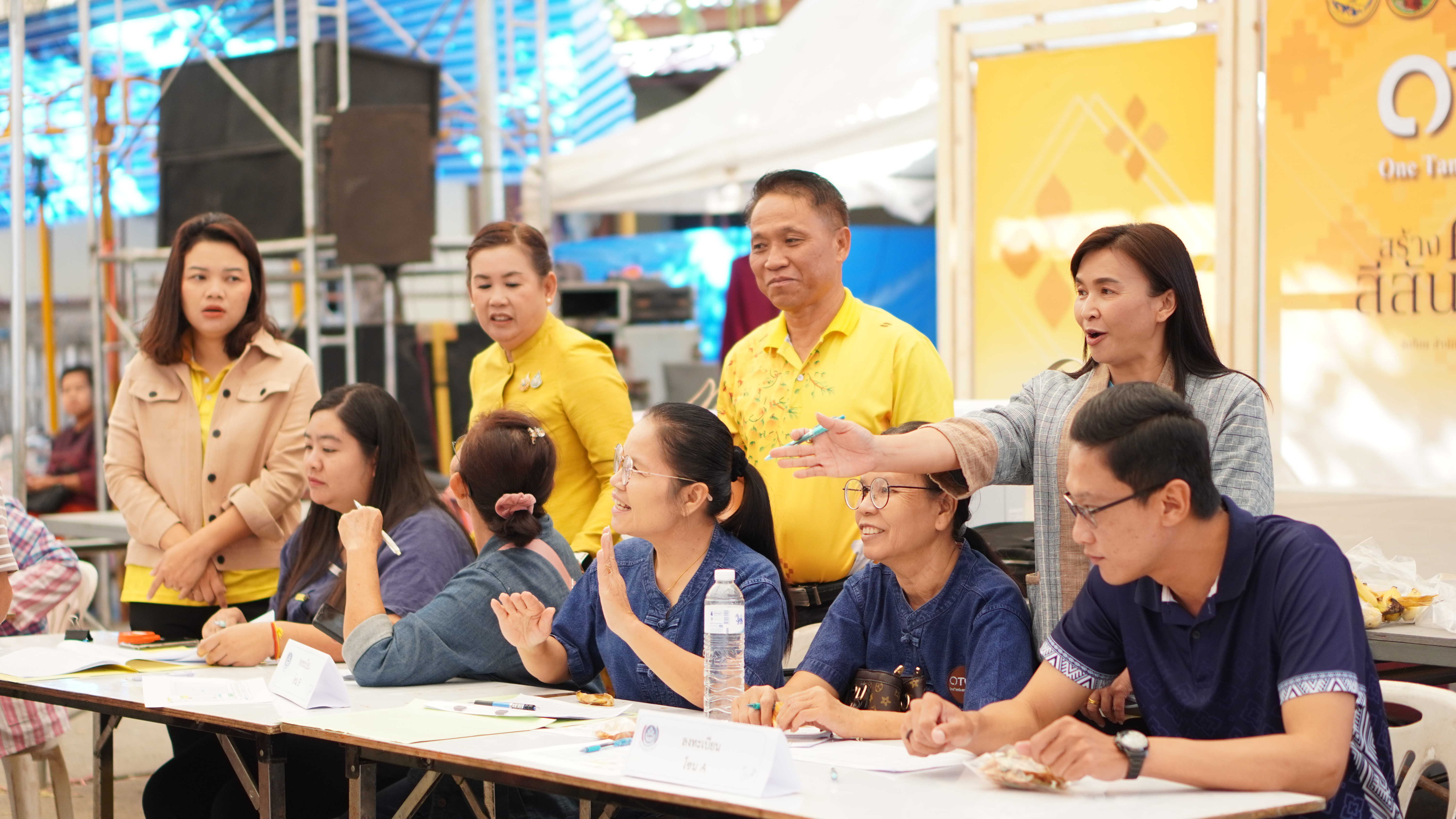 บรรยากาศรับลงทะเบียน ผู้ผลิต ผู้ประกอบการ OTOP เข้าพื้นที่งานจัดแสดงสินค้าฯ (28 พ.ย.67)