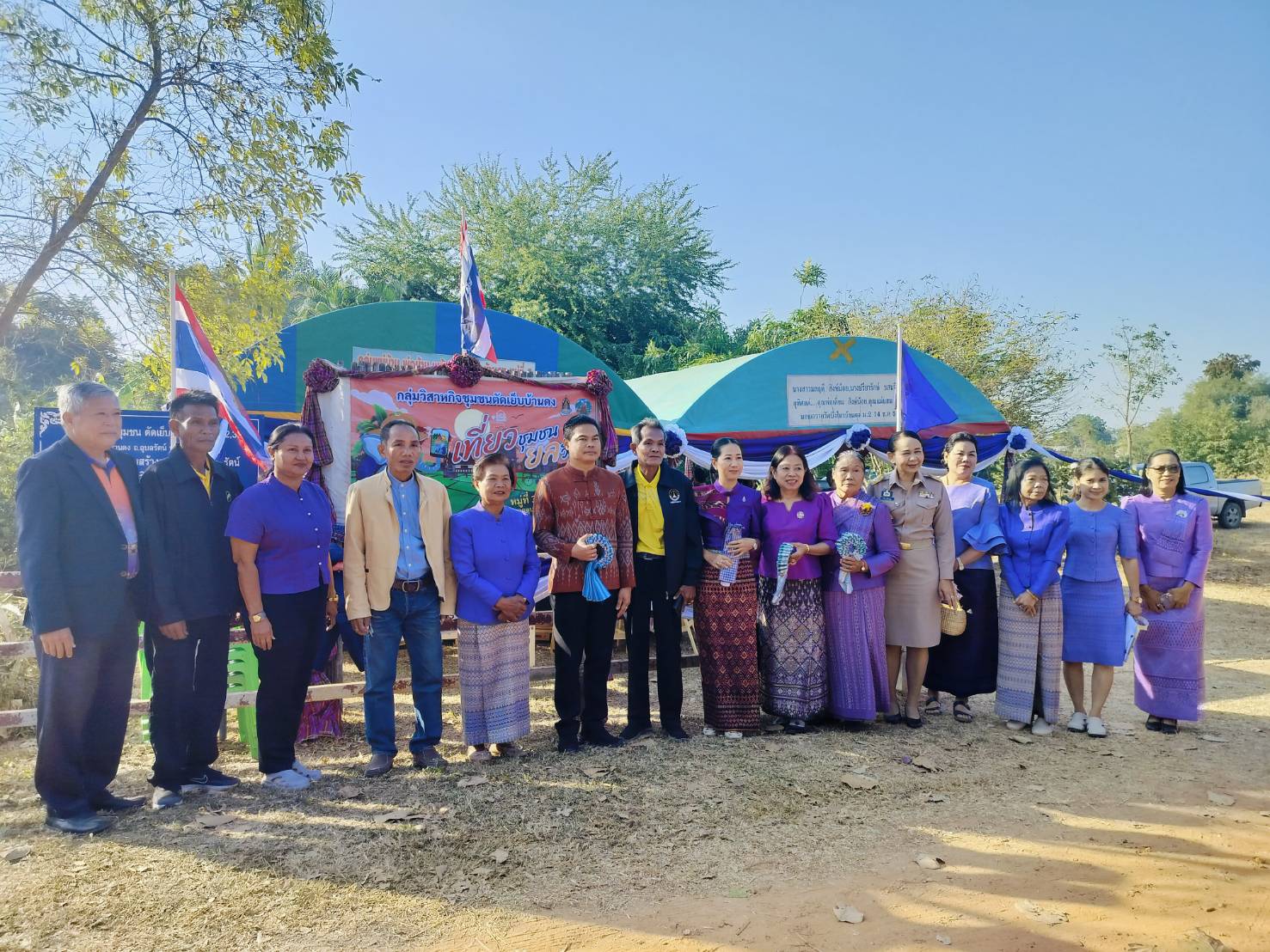พช.ขอนแก่น : พัฒนาการจังหวัดขอนแก่น ต้อนรับกองราชเลขาสมเด็จพระกนิษฐาธิราชเจ้า กรมสมเด็จพระเทพรัตนราชสุดาฯสยามบรมราชกุมารี ณ ที่ทำการกลุ่มวิสาหกิจชุมชนตัดเย็บบ้านดง  ตำบลบ้านดง อำเภออุบลรัตน์ จังหวัดขอนแก่น