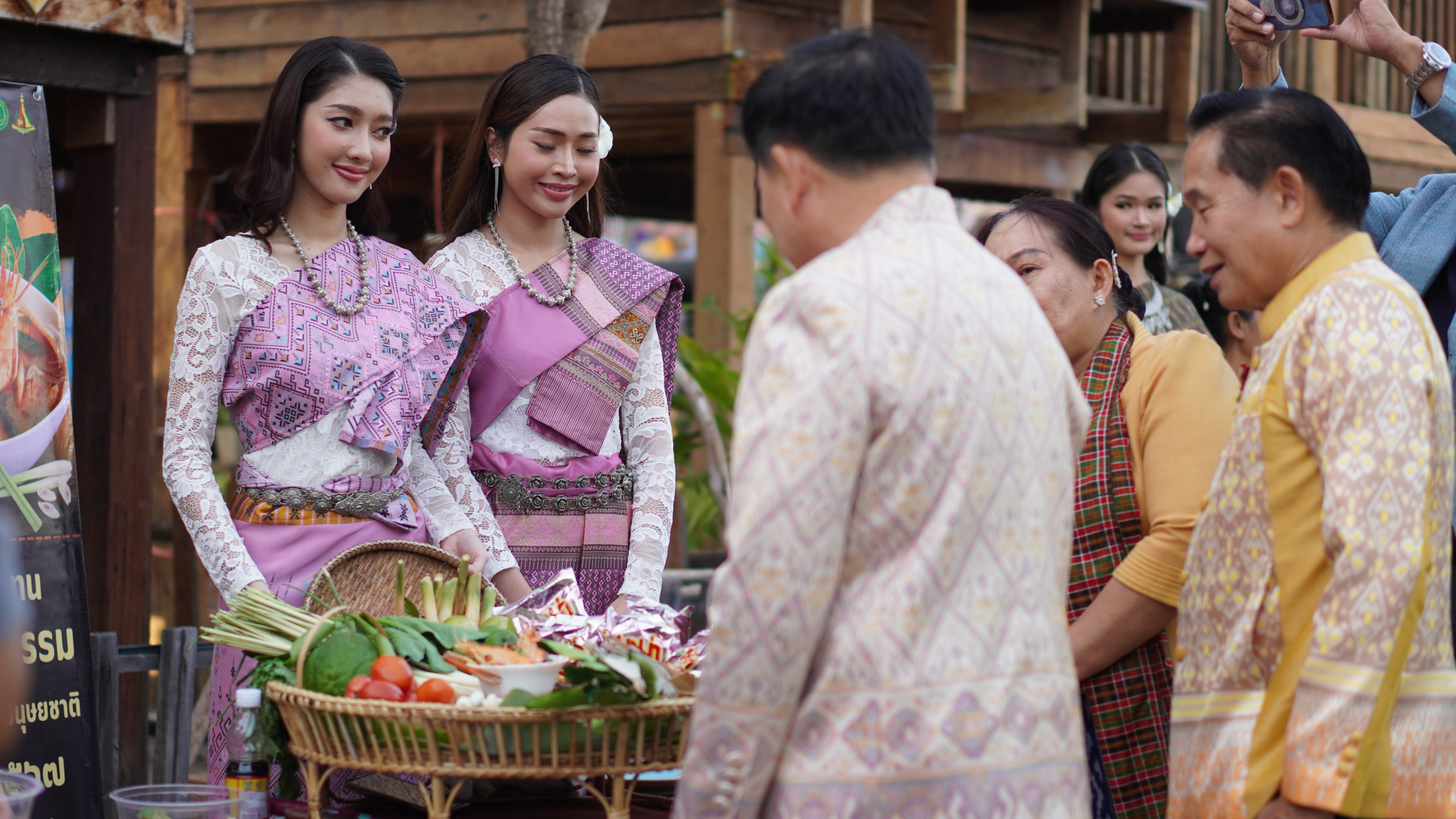 พช.ขอนแก่น : ร่วมพิธีเปิดกิจกรรมการแสดงและการสาธิตมรดกภูมิปัญญาทางวัฒนธรรมด้านอาหาร (ปลาร้าและเมนูชูอาหารถิ่น)