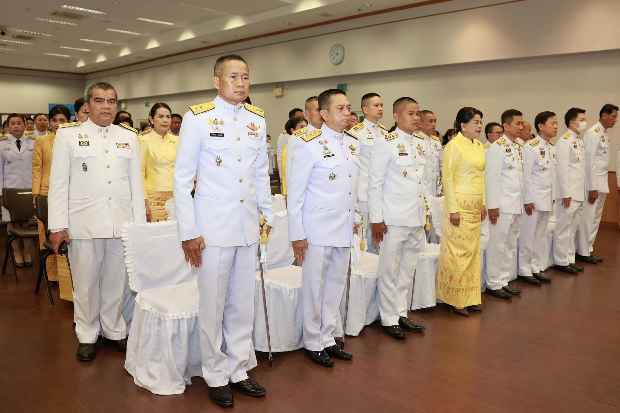 จังหวัดขอนแก่น : จัดพิธีวางพานพุ่มหน้าพระบรมฉายาลักษณ์ พระบาทสมเด็จพระบรมชนกาธิเบศร มหาภูมิพลอดุลยเดชมหาราช บรมนาถบพิตร เนื่องในวันชาติ-วันพ่อแห่งชาติ ปี 2567