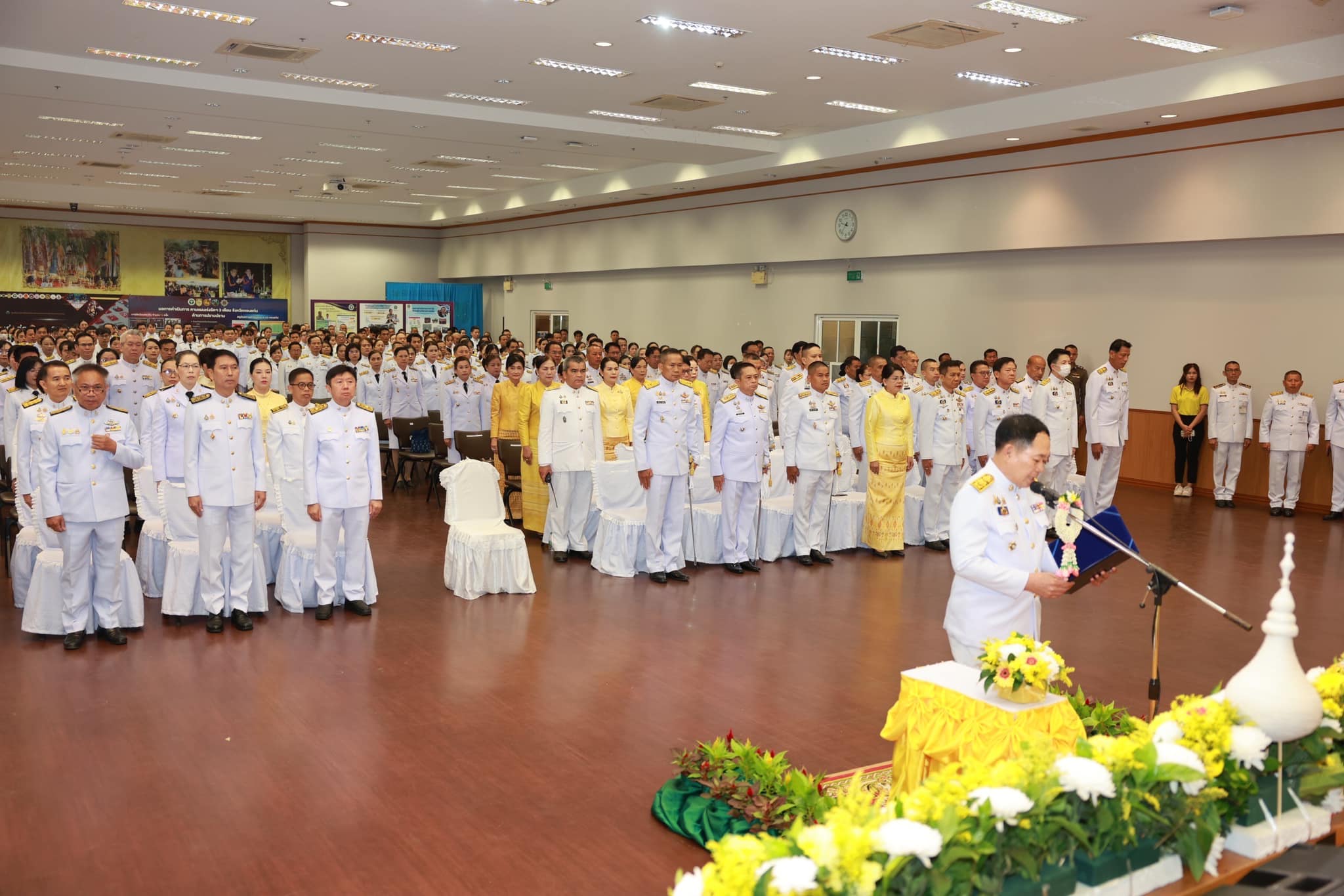 จังหวัดขอนแก่น : จัดพิธีวางพานพุ่มหน้าพระบรมฉายาลักษณ์ พระบาทสมเด็จพระบรมชนกาธิเบศร มหาภูมิพลอดุลยเดชมหาราช บรมนาถบพิตร เนื่องในวันชาติ-วันพ่อแห่งชาติ ปี 2567