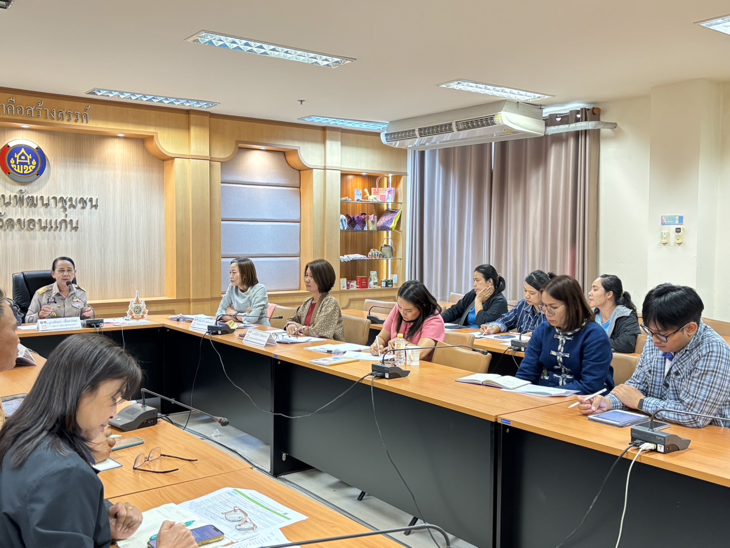 พช.ขอนแก่น : พัฒนาการจังหวัดขอนแก่น ประชุมทีมงานสำนักงานพัฒนาชุมชนจังหวัดขอนแก่น มอบนโยบายการปฏิบัติงาน เพื่อสานพลังขับเคลื่อนงานพัฒนาชุมชน 2568 ของจังหวัดขอนแก่น อย่างมีประสิทธิภาพ