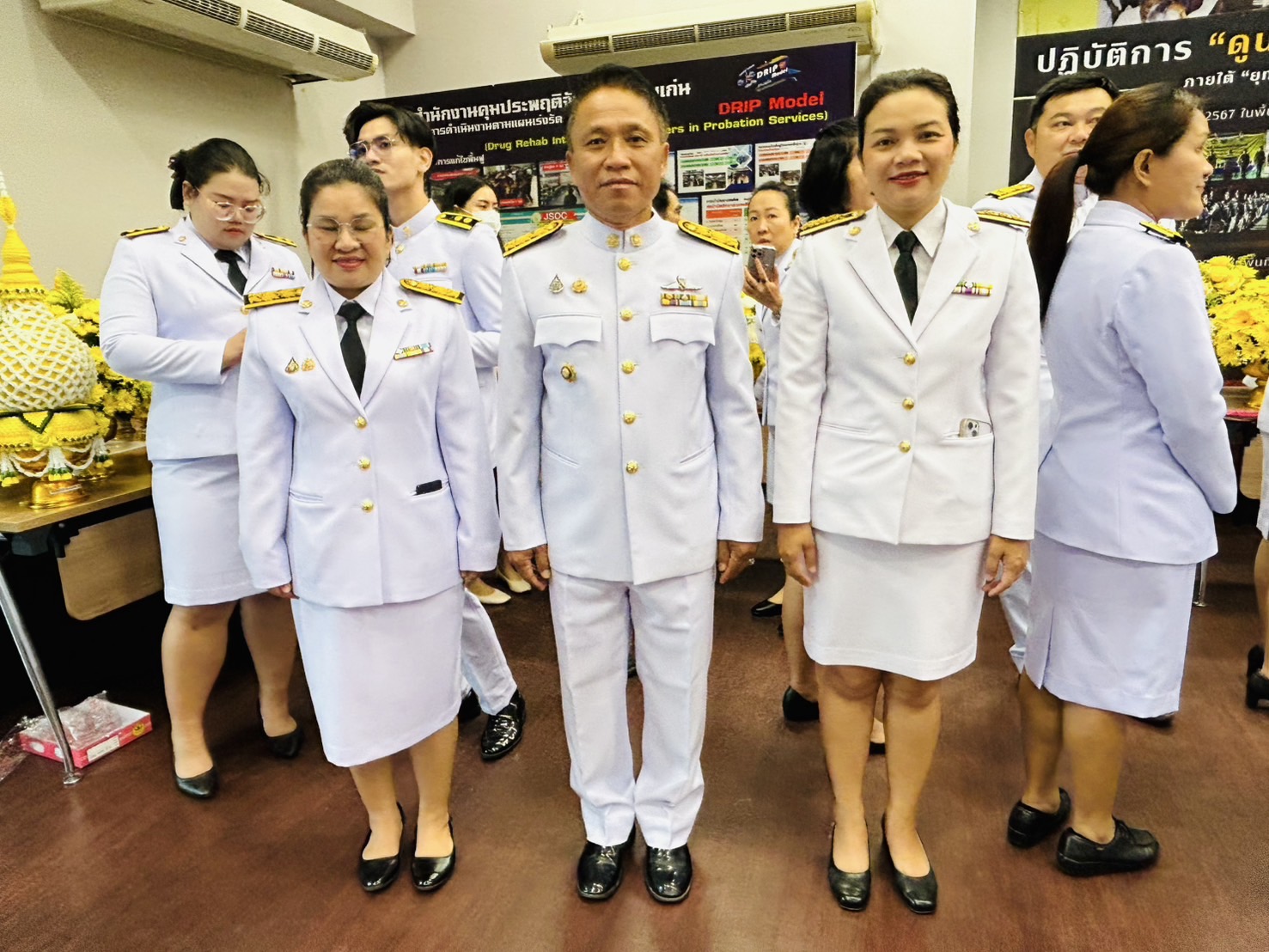 จังหวัดขอนแก่น : จัดพิธีวางพานพุ่มหน้าพระบรมฉายาลักษณ์ พระบาทสมเด็จพระบรมชนกาธิเบศร มหาภูมิพลอดุลยเดชมหาราช บรมนาถบพิตร เนื่องในวันชาติ-วันพ่อแห่งชาติ ปี 2567