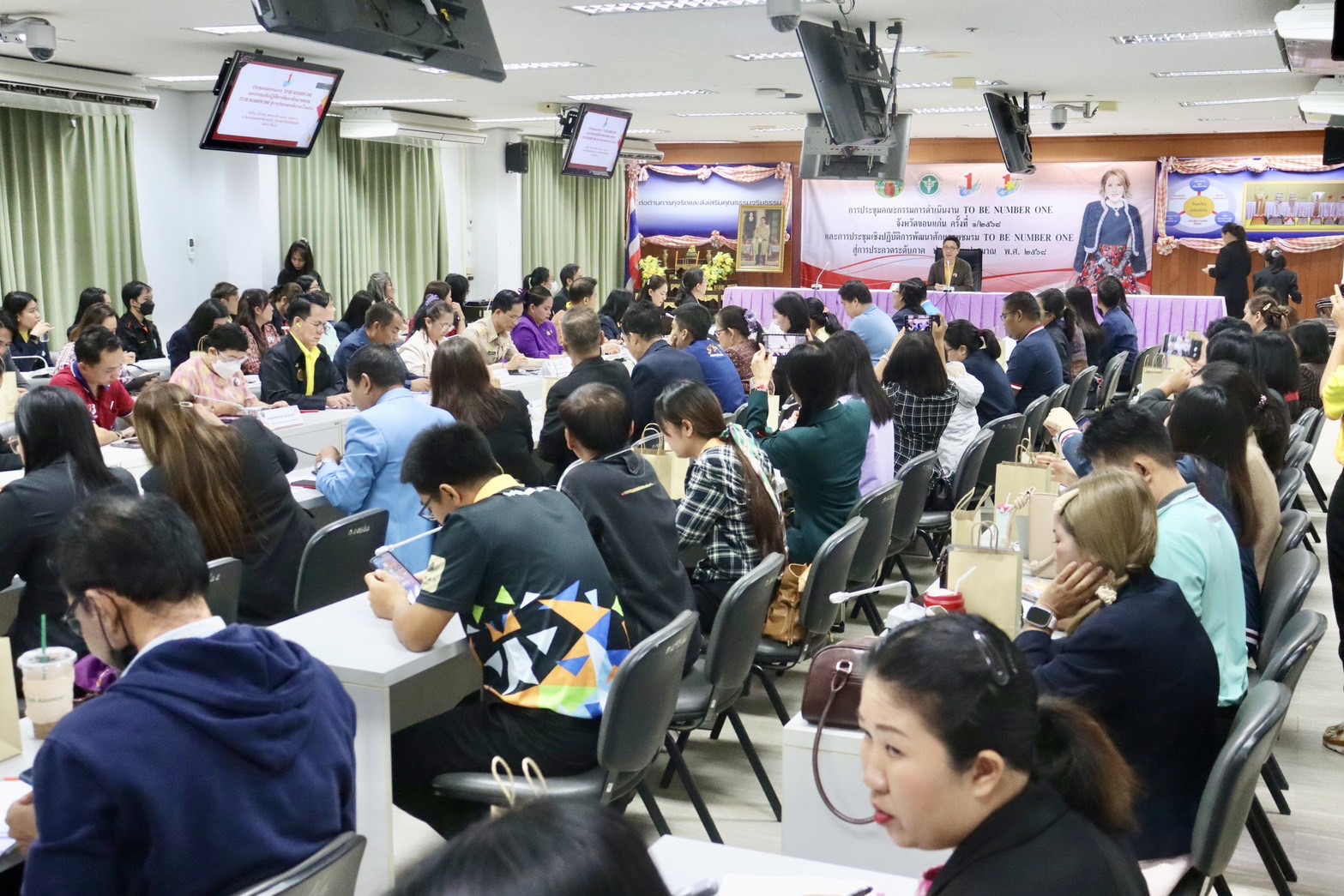พช.ขอนแก่น : ร่วมประชุมเชิงปฏิบัติการพัฒนาศักยภาพชมรม TO BE NUMBER ONE จังหวัดขอนแก่น