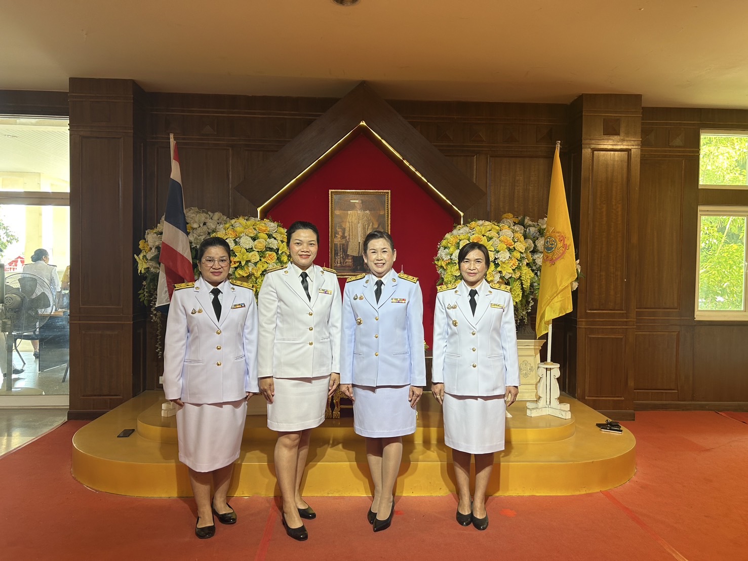 จังหวัดขอนแก่น : จัดพิธีวางพานพุ่มหน้าพระบรมฉายาลักษณ์ พระบาทสมเด็จพระบรมชนกาธิเบศร มหาภูมิพลอดุลยเดชมหาราช บรมนาถบพิตร เนื่องในวันชาติ-วันพ่อแห่งชาติ ปี 2567