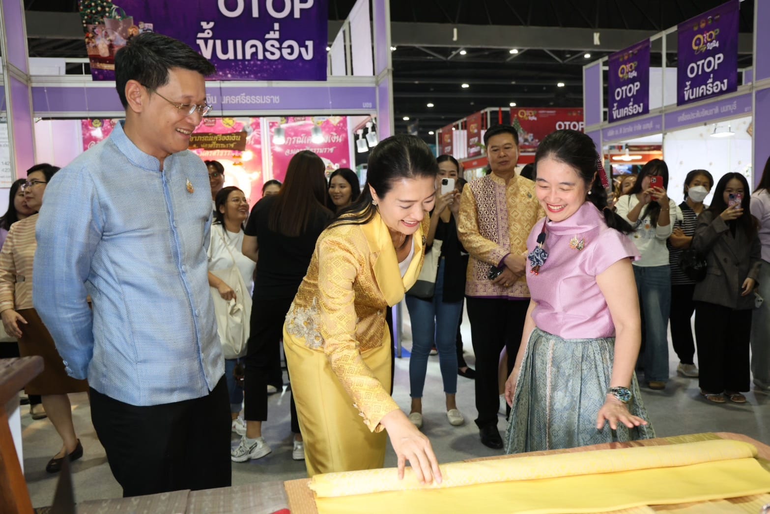 พช.ขอนแก่น : ร่วมพิธีเปิดงาน OTOP City 2024 “มอบความสุขด้วยของขวัญล้ำค่า จากภูมิปัญญาไทย” พบกับสุดยอดผลิตภัณฑ์หนึ่งตำบล หนึ่งผลิตภัณฑ์ ส่งผลิตภัณฑ์ภูมิปัญญาไทยสู่สากล ณ อาคารชาเลนเจอร์ ฮอลล์ 1-3 ศูนย์แสดงสินค้าและการประชุมอิมแพ็ค เมืองทองธานี