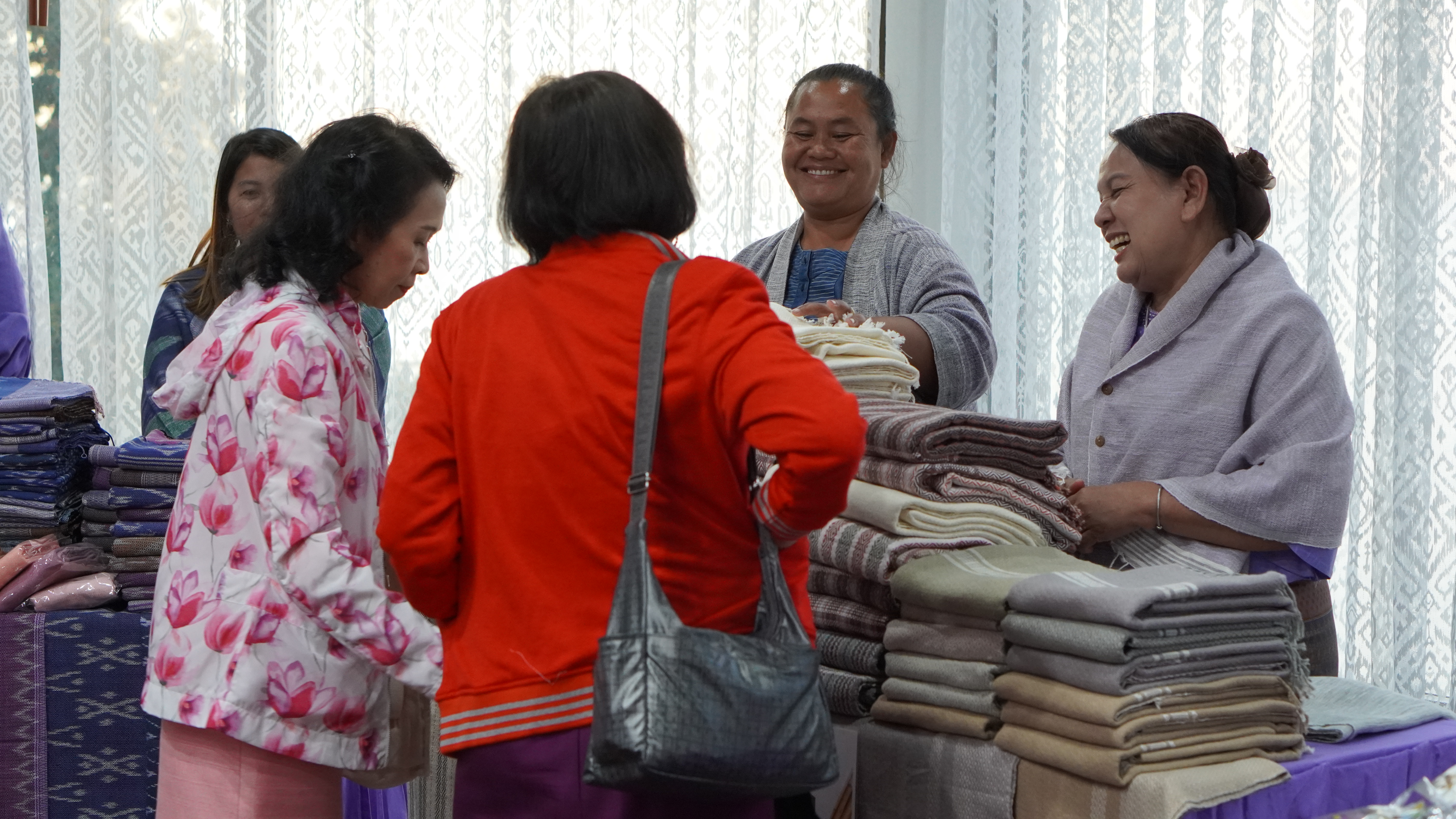 พช.ขอนแก่น : ร่วมรับเสด็จสมเด็จพระกนิษฐาธิราชเจ้า กรมสมเด็จพระเทพรัตนราชสุดาฯ สยามบรมราชกุมารี ที่ทรงเสด็จฯ มาปฏิบัติพระราชกรณียกิจ ในพื้นที่จังหวัดขอนแก่น วันที่ 18 ธันวาคม 2567 ณ เรือนพานคำ เขื่อนอุบลรัตน์ อำเภออุบลรัตน์ จังหวัดขอนแก่น