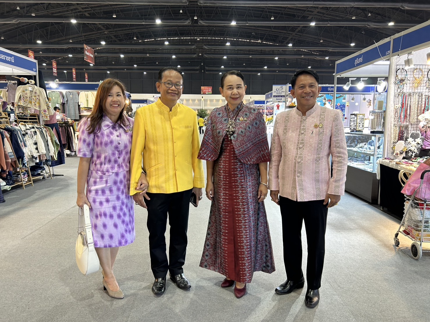 พช.ขอนแก่น : ร่วมพิธีเปิดงาน OTOP City 2024 “มอบความสุขด้วยของขวัญล้ำค่า จากภูมิปัญญาไทย” พบกับสุดยอดผลิตภัณฑ์หนึ่งตำบล หนึ่งผลิตภัณฑ์ ส่งผลิตภัณฑ์ภูมิปัญญาไทยสู่สากล ณ อาคารชาเลนเจอร์ ฮอลล์ 1-3 ศูนย์แสดงสินค้าและการประชุมอิมแพ็ค เมืองทองธานี