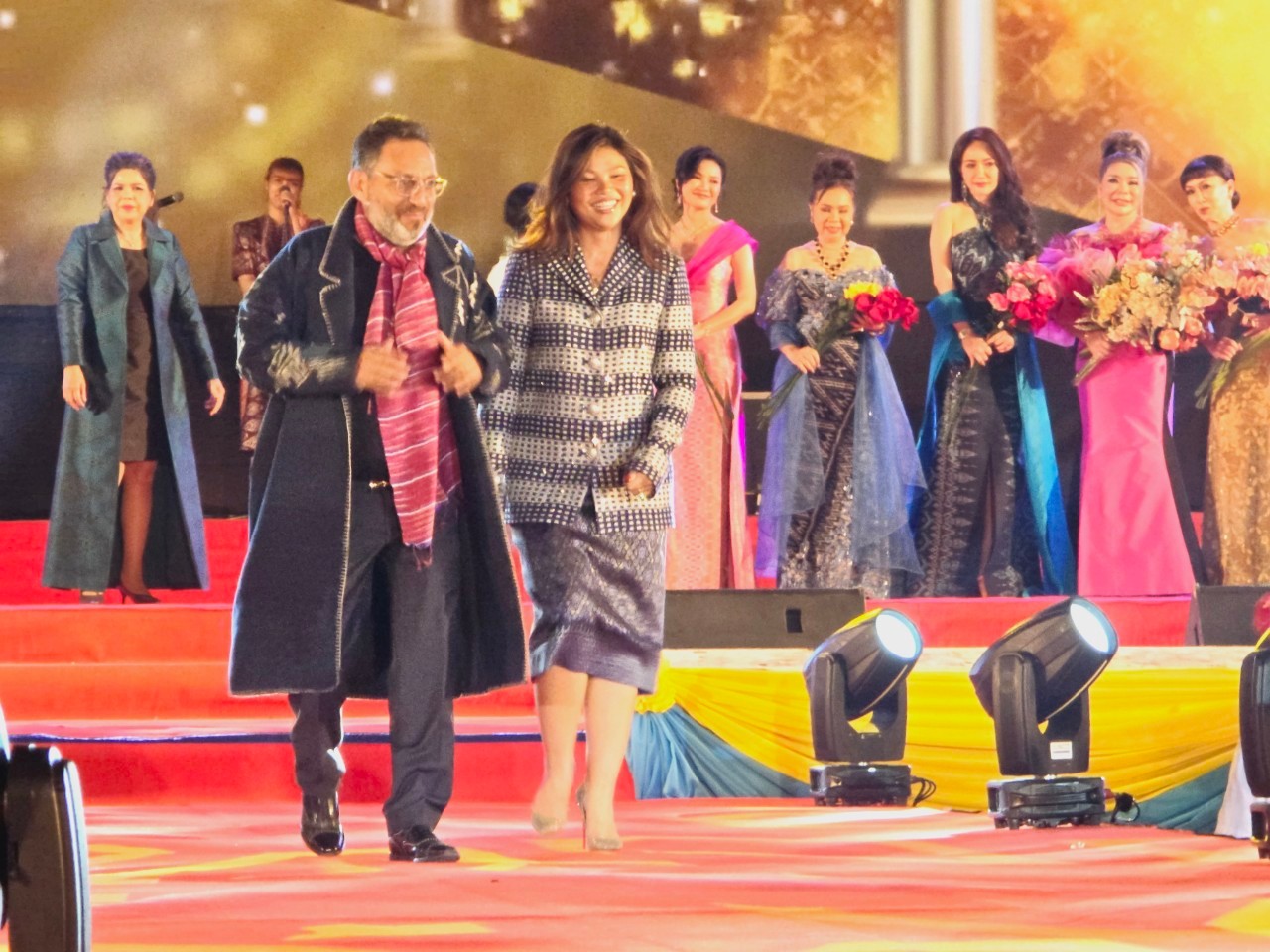 จังหวัดขอนเก่น : ชมรมแม่บ้านมหาดไทยจังหวัดขอนแก่น จัดงานเดินแฟชั่นโชว์ “ขอนแก่น…เมืองไหม ผ้าไทยใส่ให้สนุก” ในงานเทศกาลไหมนานาชาติ ประเพณีผูกเสี่ยว งานกาชาด จังหวัดขอนแก่น และงานขอนแก่นชอฟต์พาวเวอร์ ประจำปี 2567