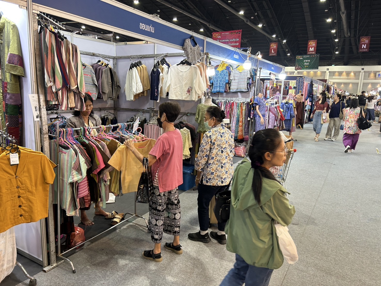 สำนักงานพัฒนาชุมชนจังหวัดขอนแก่น นำผู้ผลิต ผู้ประกอบการ OTOP เข้าร่วมจำหน่ายสินค้าในงาน OTOP City 2024 HAPPY Market “มอบความสุข ด้วยของขวัญล้ำค่า จากภูมิปัญญาไทย” ระหว่างวันที่ 14 – 22 ธันวาคม 2567 ณ อาคารชาเลนเจอร์ 1-3 อิมแพ็ค เมืองทองธานี อ.ปากเกร็ด จ.นนทบุรี รายงานยอดจำหน่ายผลิตภัณฑ์ OTOP ประจำวันที่ 21 ธันวาคม 2567