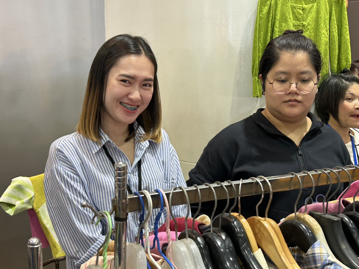 สำนักงานพัฒนาชุมชนจังหวัดขอนแก่น นำผู้ผลิต ผู้ประกอบการ OTOP เข้าร่วมจำหน่ายสินค้าในงาน OTOP City 2024 HAPPY Market “มอบความสุข ด้วยของขวัญล้ำค่า จากภูมิปัญญาไทย” ระหว่างวันที่ 14 – 22 ธันวาคม 2567 ณ อาคารชาเลนเจอร์ 1-3 อิมแพ็ค เมืองทองธานี อ.ปากเกร็ด จ.นนทบุรี รายงานยอดจำหน่ายผลิตภัณฑ์ OTOP ประจำวันที่ 21 ธันวาคม 2567