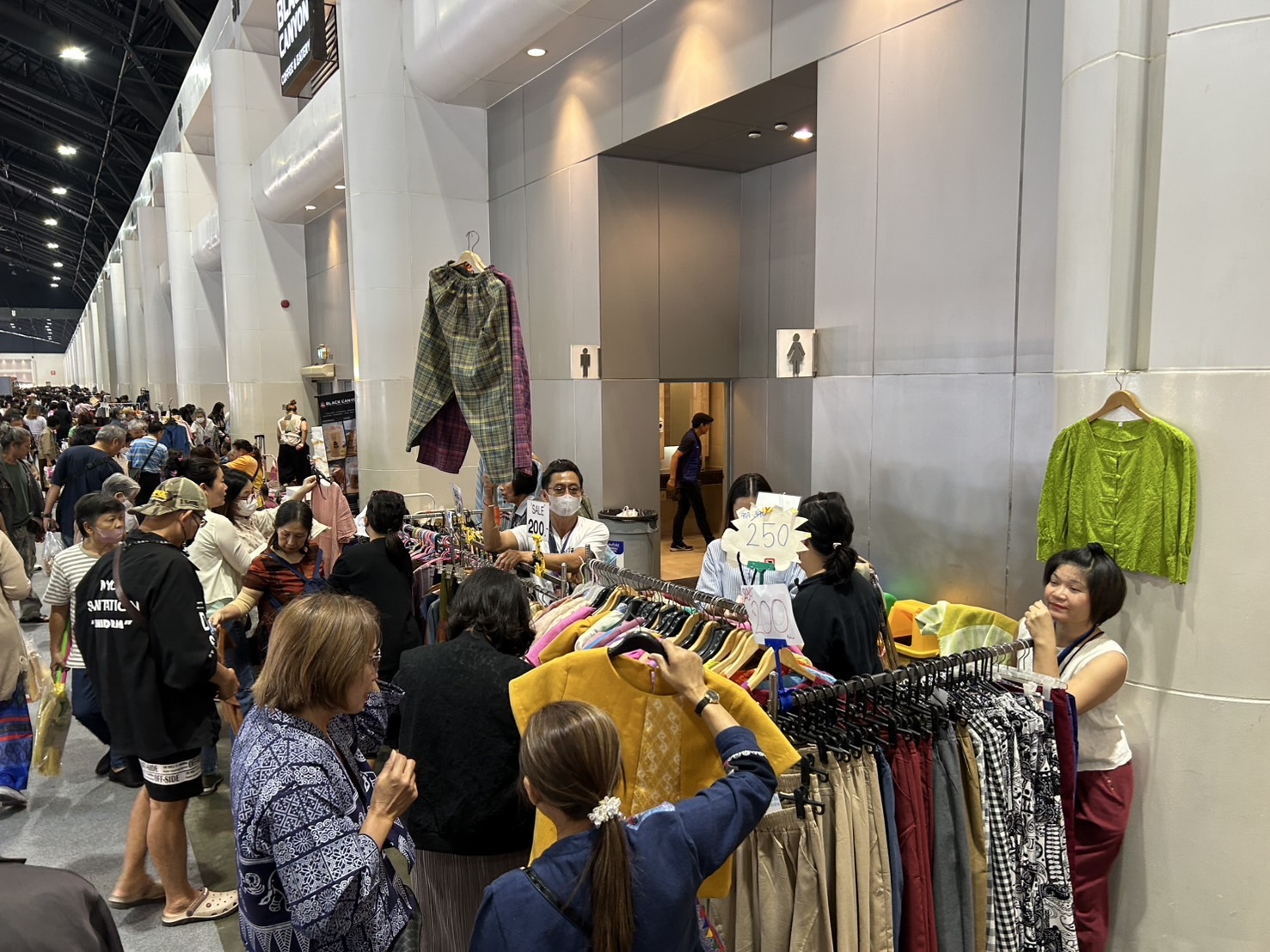 สำนักงานพัฒนาชุมชนจังหวัดขอนแก่น นำผู้ผลิต ผู้ประกอบการ OTOP เข้าร่วมจำหน่ายสินค้าในงาน OTOP City 2024 HAPPY Market “มอบความสุข ด้วยของขวัญล้ำค่า จากภูมิปัญญาไทย” ระหว่างวันที่ 14 – 22 ธันวาคม 2567 ณ อาคารชาเลนเจอร์ 1-3 อิมแพ็ค เมืองทองธานี อ.ปากเกร็ด จ.นนทบุรี รายงานยอดจำหน่ายผลิตภัณฑ์ OTOP ประจำวันที่ 21 ธันวาคม 2567