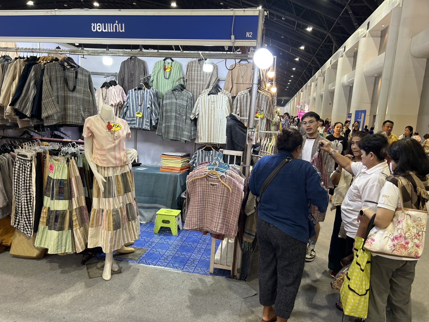 สำนักงานพัฒนาชุมชนจังหวัดขอนแก่น นำผู้ผลิต ผู้ประกอบการ OTOP เข้าร่วมจำหน่ายสินค้าในงาน OTOP City 2024 HAPPY Market “มอบความสุข ด้วยของขวัญล้ำค่า จากภูมิปัญญาไทย” ระหว่างวันที่ 14 – 22 ธันวาคม 2567 ณ อาคารชาเลนเจอร์ 1-3 อิมแพ็ค เมืองทองธานี อ.ปากเกร็ด จ.นนทบุรี