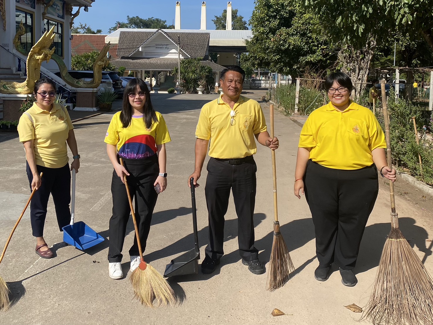 พช.ขอนแก่น : เข้าร่วมกิจกรรม “รวมพลังสร้างสัปปายะสู่วัดด้วยวิถี 5ส (Big Cleaning Day) พร้อมด้วยพิธีเจริญพระพุทธมนต์และเจริญจิตตภาวนา เพื่อถวายเป็นพระราชกุศล เนื่องในโอกาสวันเฉลิมพระชนมพรรษาของพระบาทสมเด็จพระเจ้าอยู่หัว และพระบรมวงศานุวงศ์ ประจำปี พ.ศ. 2567”